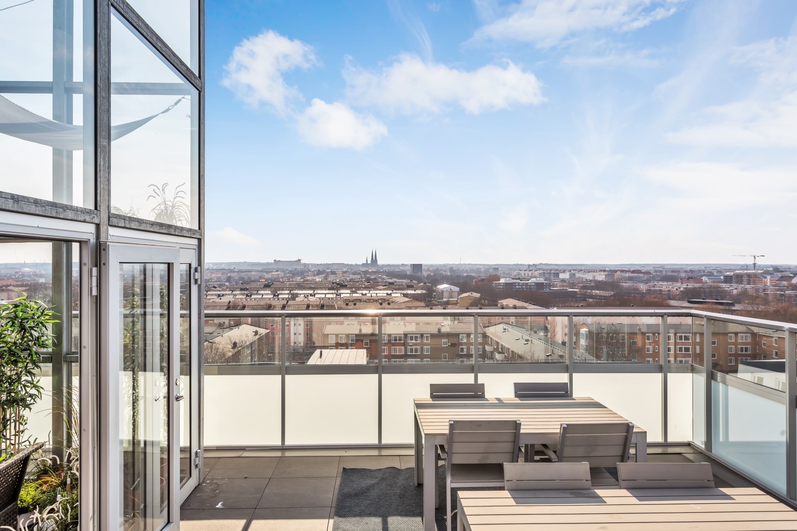 Bostadsbild från Solskensgatan 17, Såld i Gränby, Uppsala