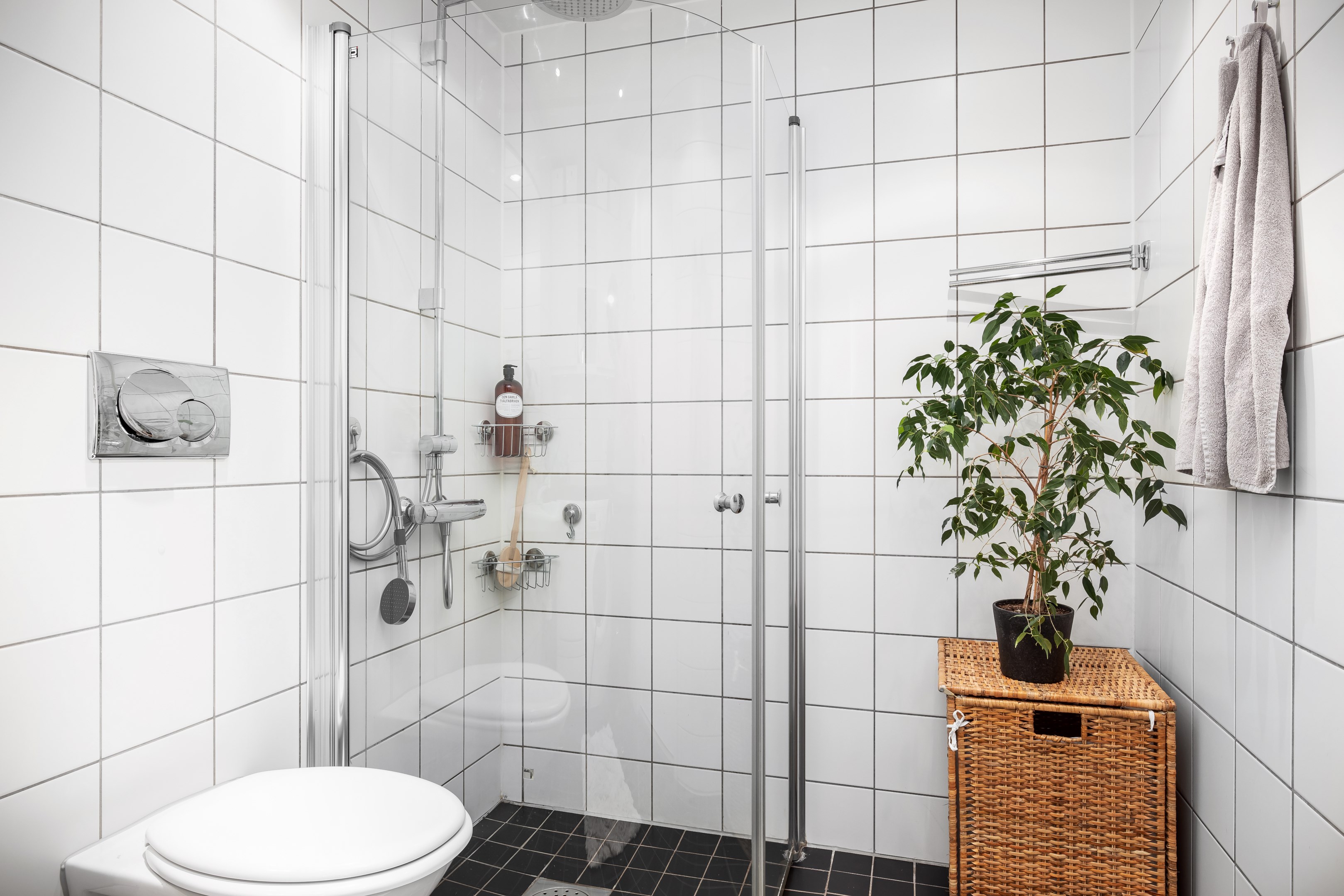 Bostadsbild från Sjökvarnsbacken 6, Såld i Saltsjöqvarn, Nacka