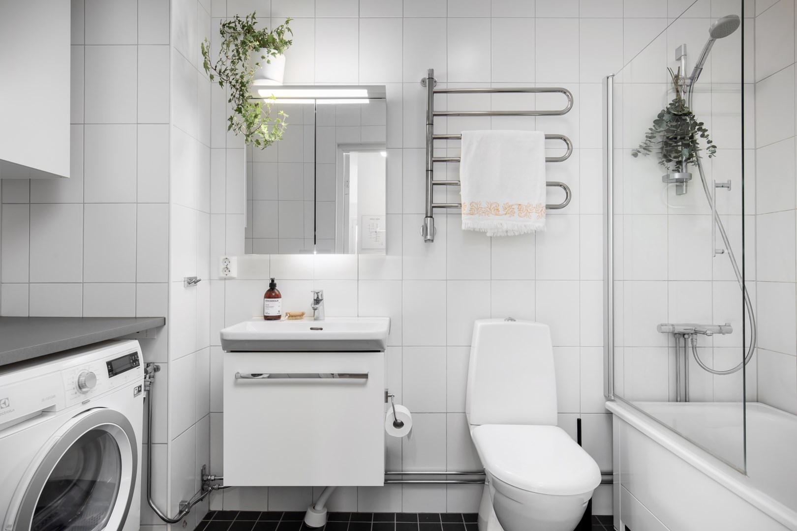 Bostadsbild från Hedenströms väg 15, 4/4 tr, Såld i Tollare, Nacka