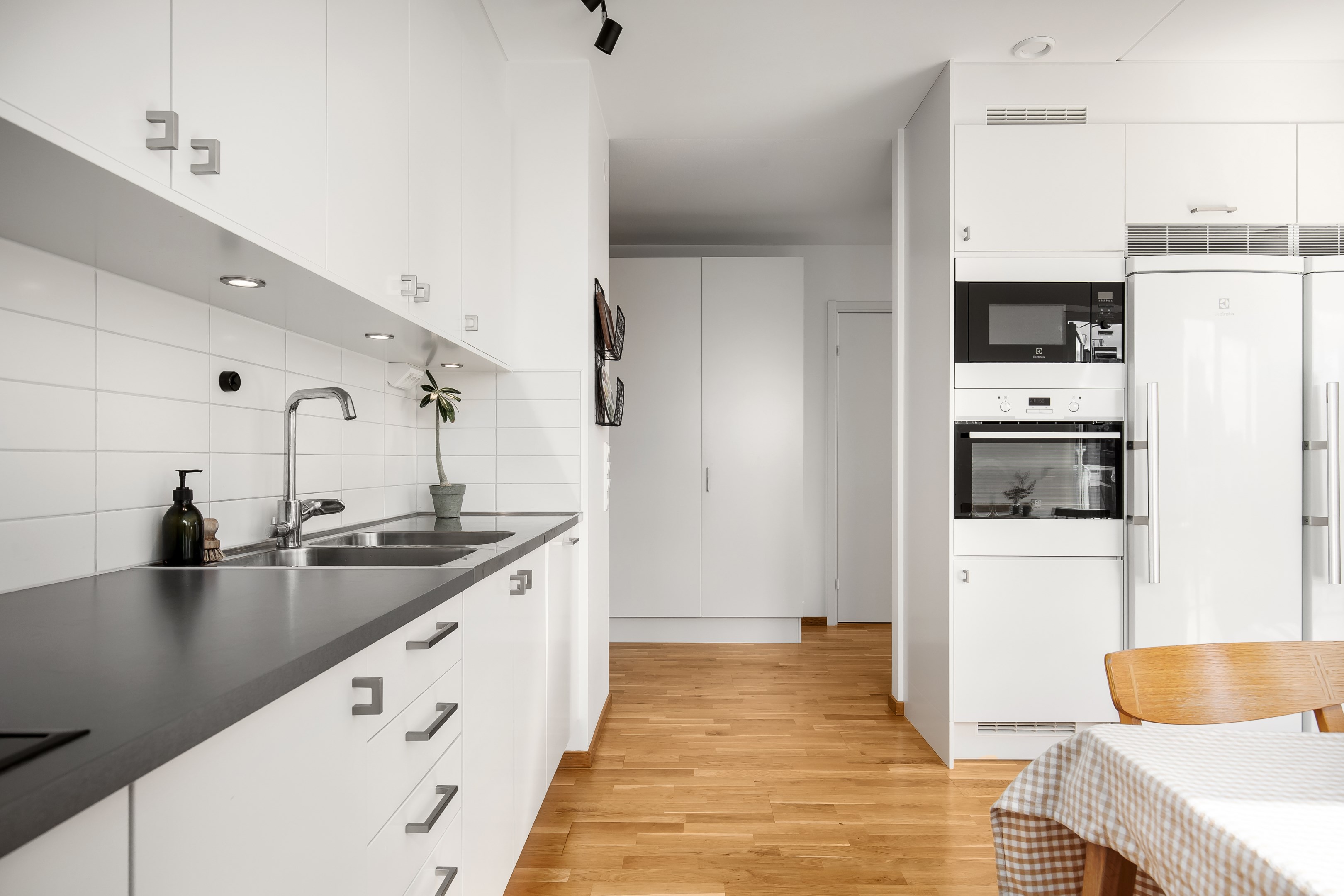 Bostadsbild från Hedenströms väg 15, 4/4 tr, Såld i Tollare, Nacka