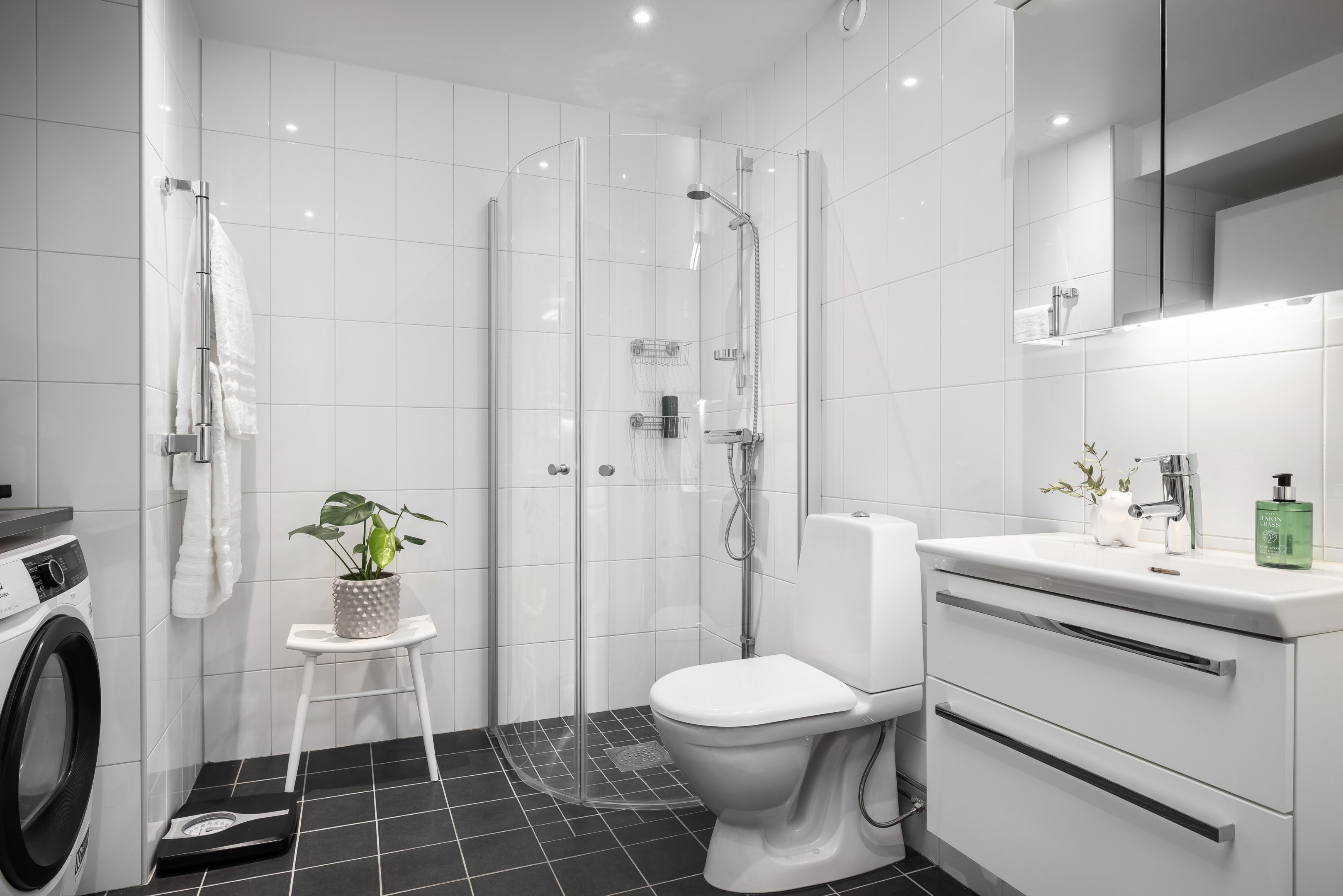 Bostadsbild från Tollareslingan 12, 8 tr, Såld i Tollare, Nacka