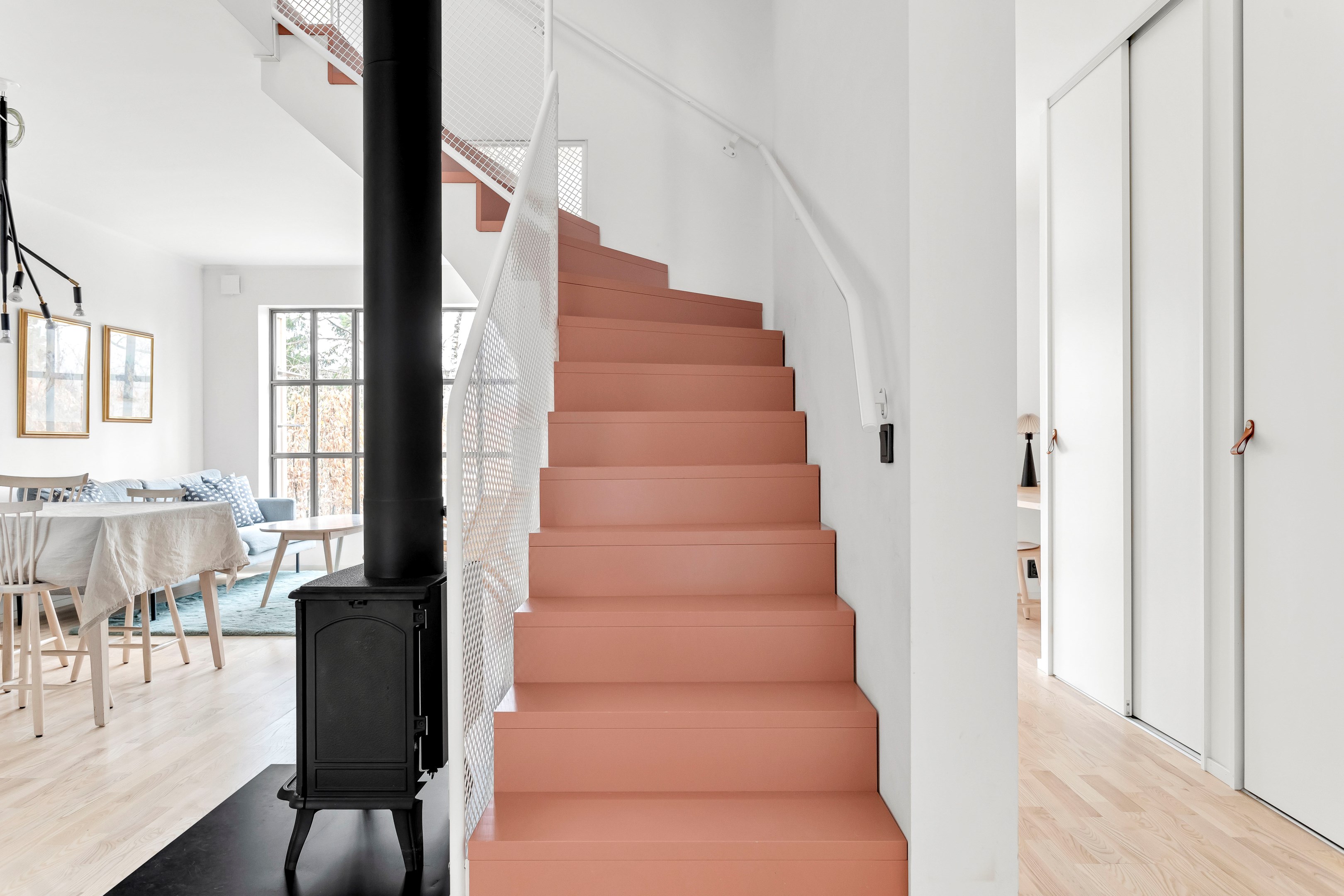 Bostadsbild från Vikvägen 26, Såld i Vårdsätra, Uppsala