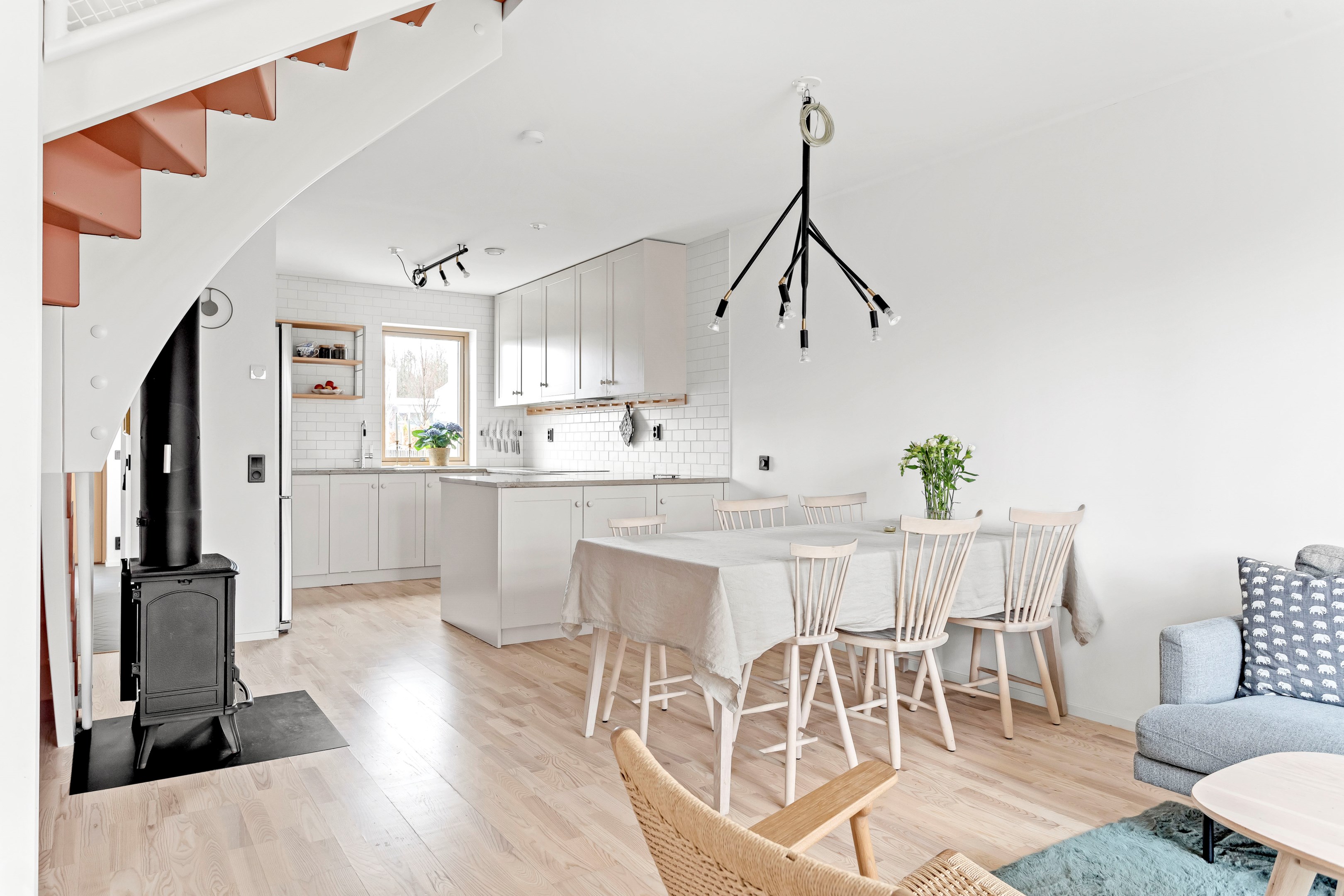 Bostadsbild från Vikvägen 26, Såld i Vårdsätra, Uppsala