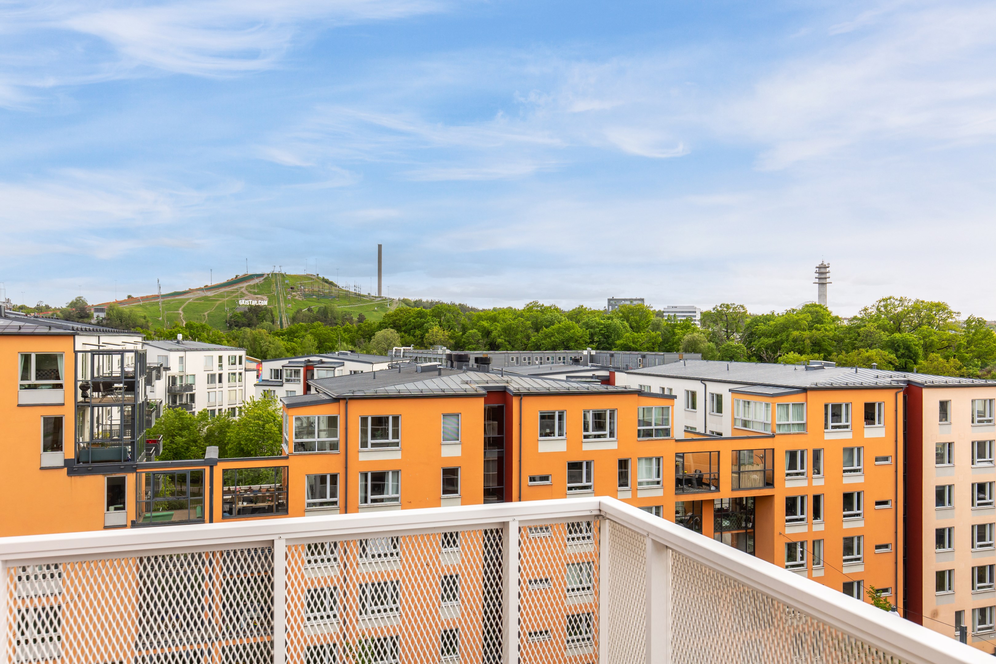 Balkong högst upp i huset