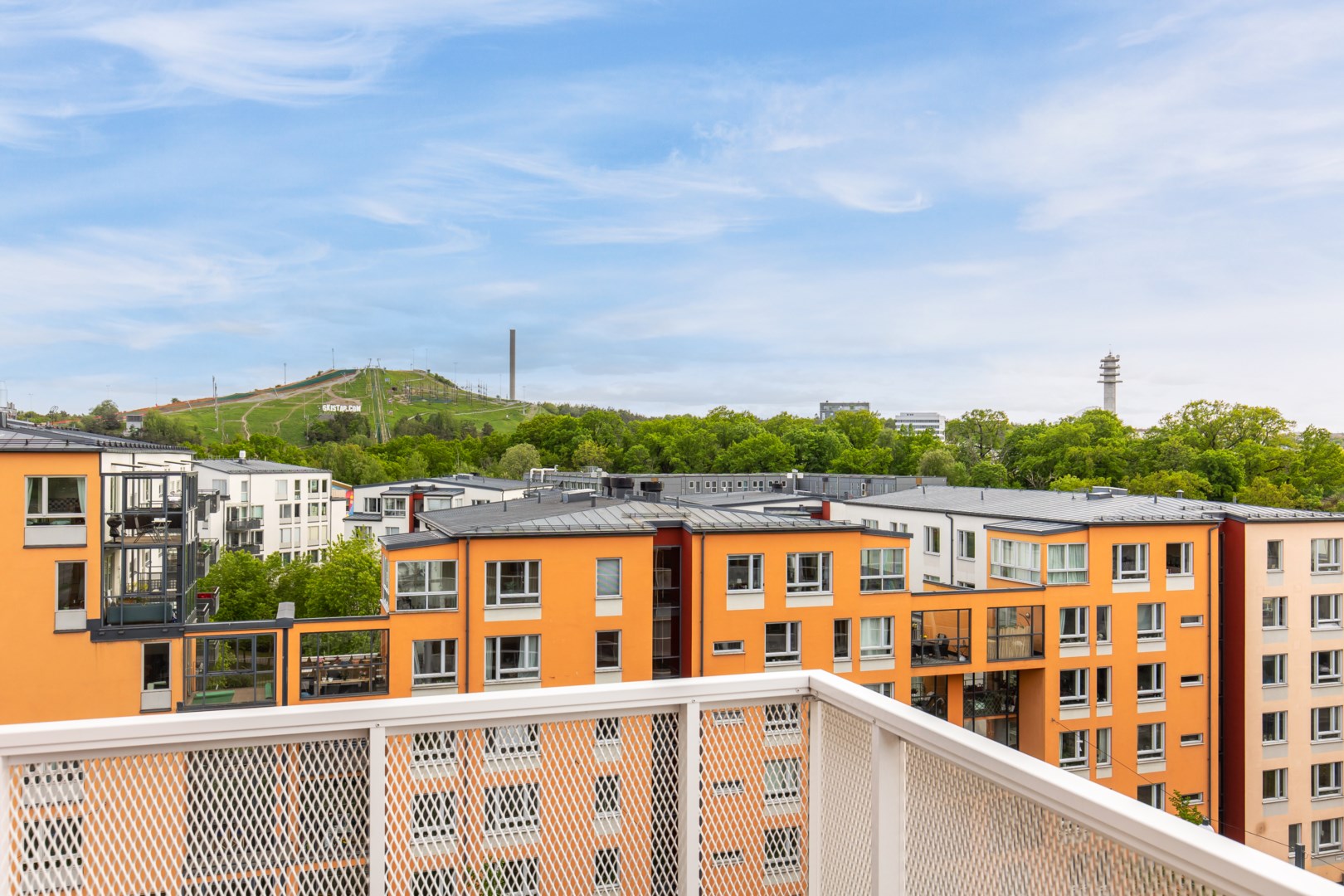 Balkong högst upp i huset