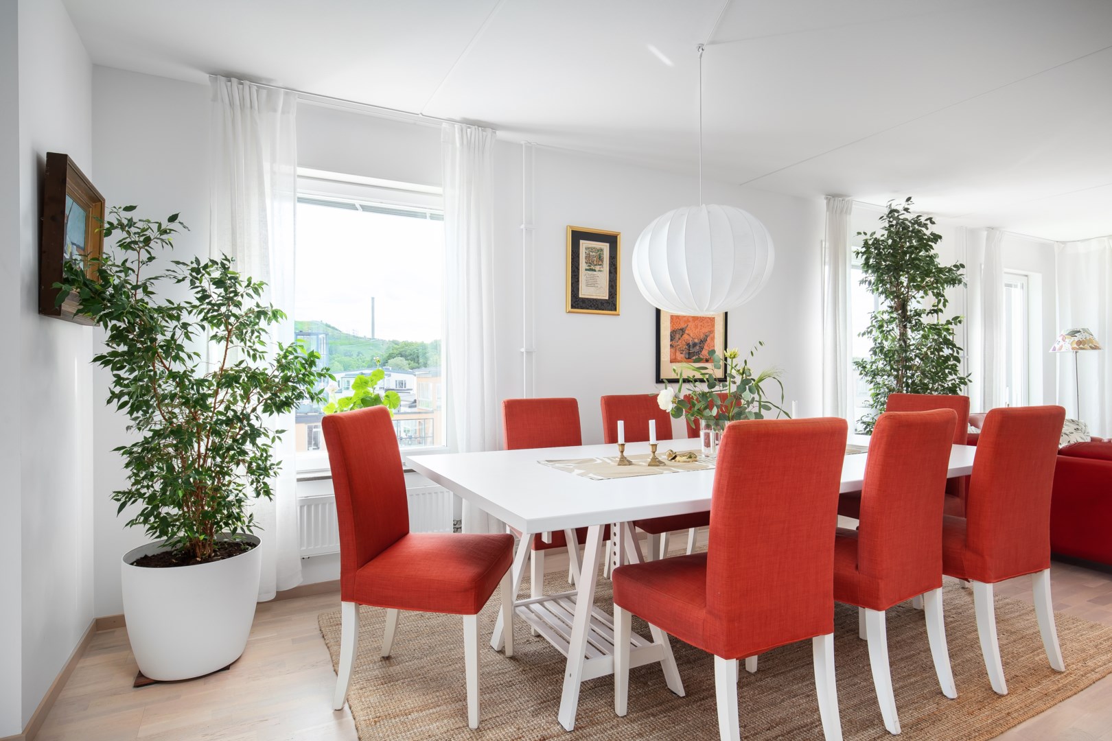 Vardagsrum intill kök nedre plan