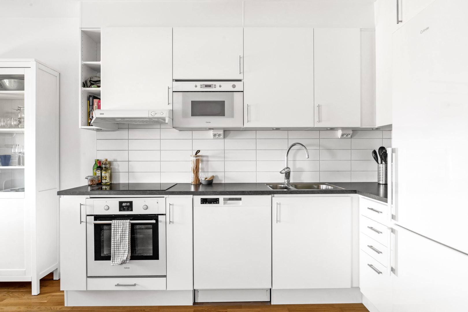 Bostadsbild från Råbyvägen 55F, Till salu i Gränby, Uppsala