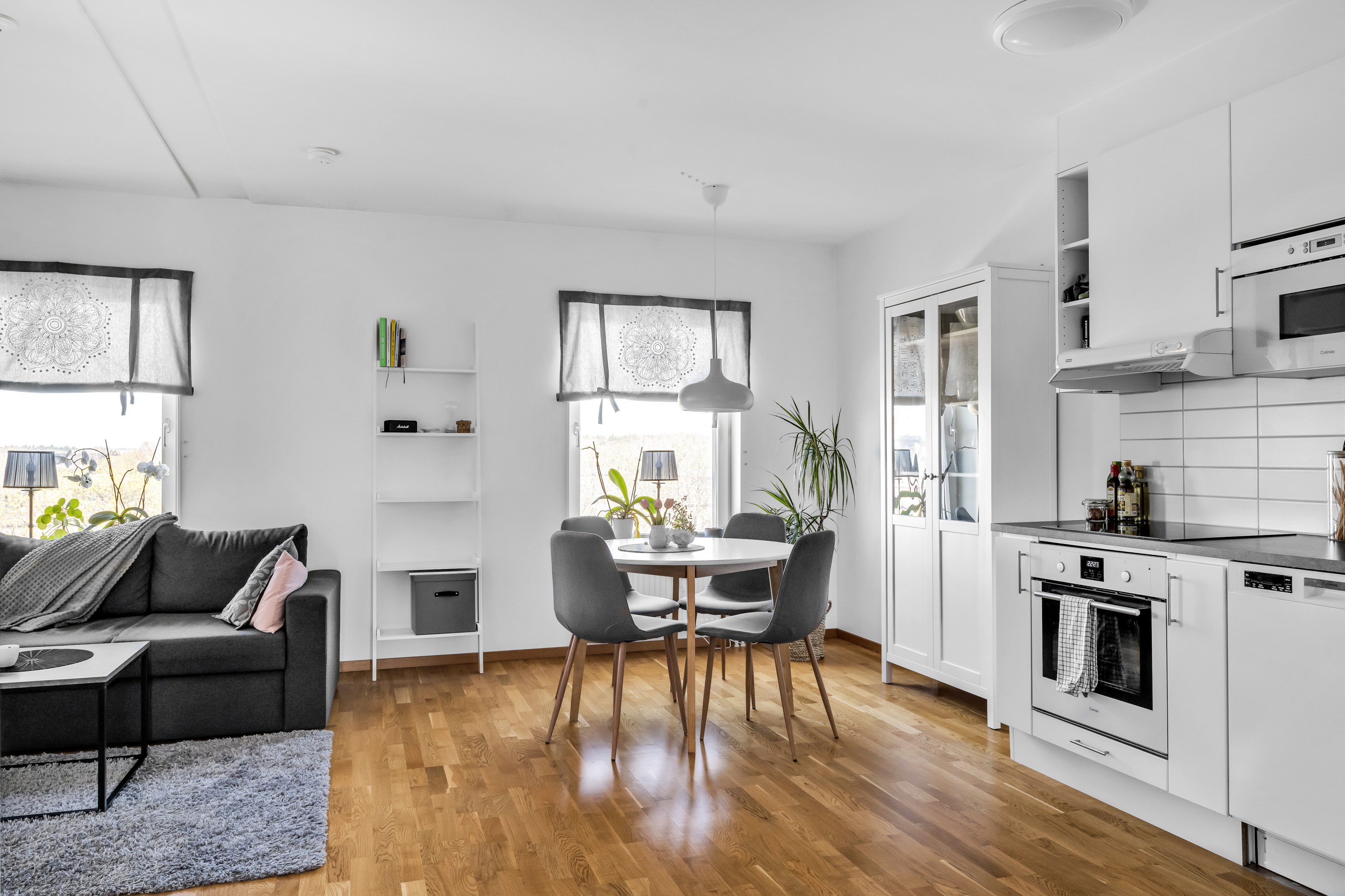 Bostadsbild från Råbyvägen 55F, Till salu i Gränby, Uppsala