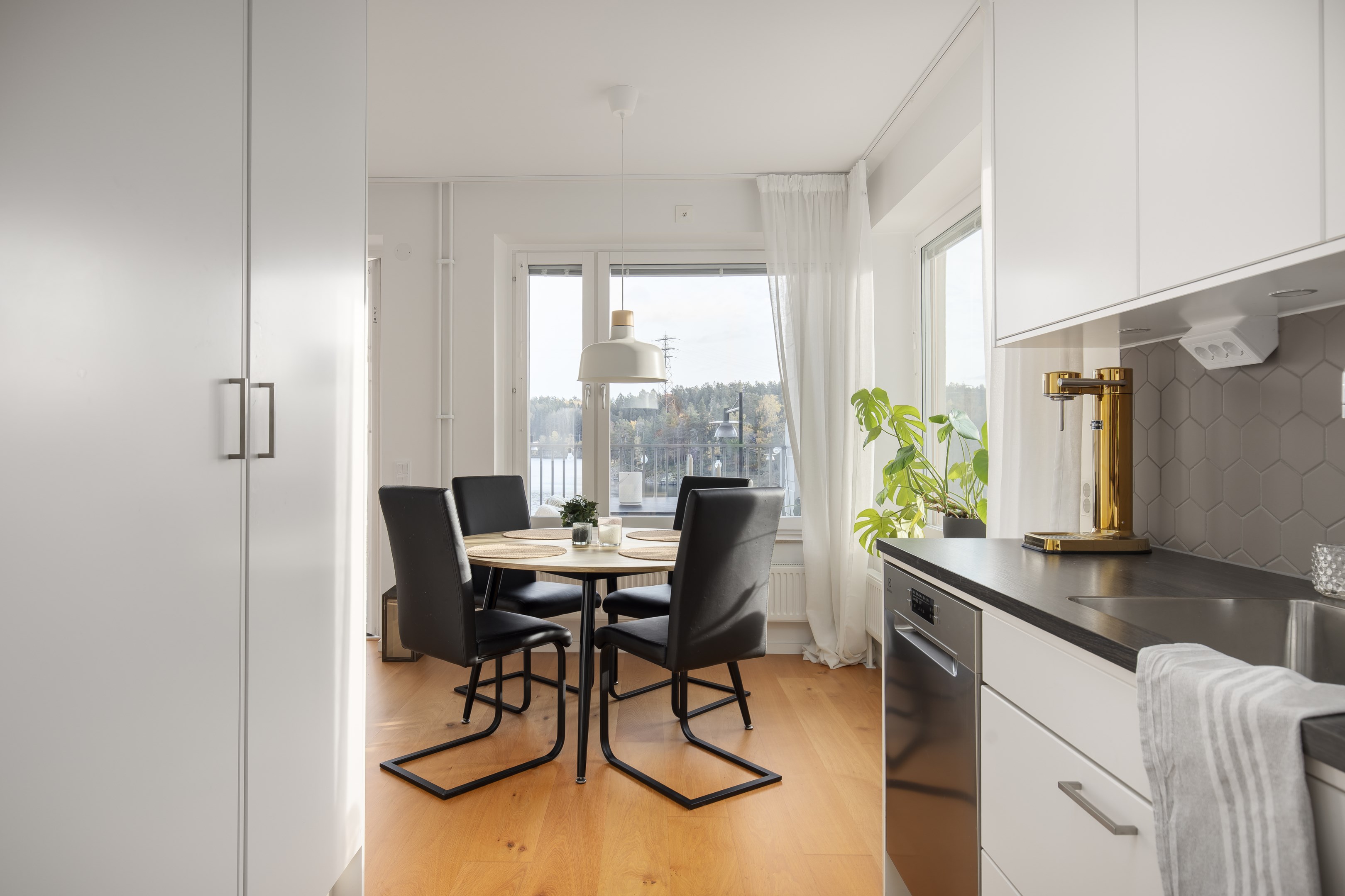 Bostadsbild från Tollareslingan 24, 2 tr, Till salu i Tollare, Nacka