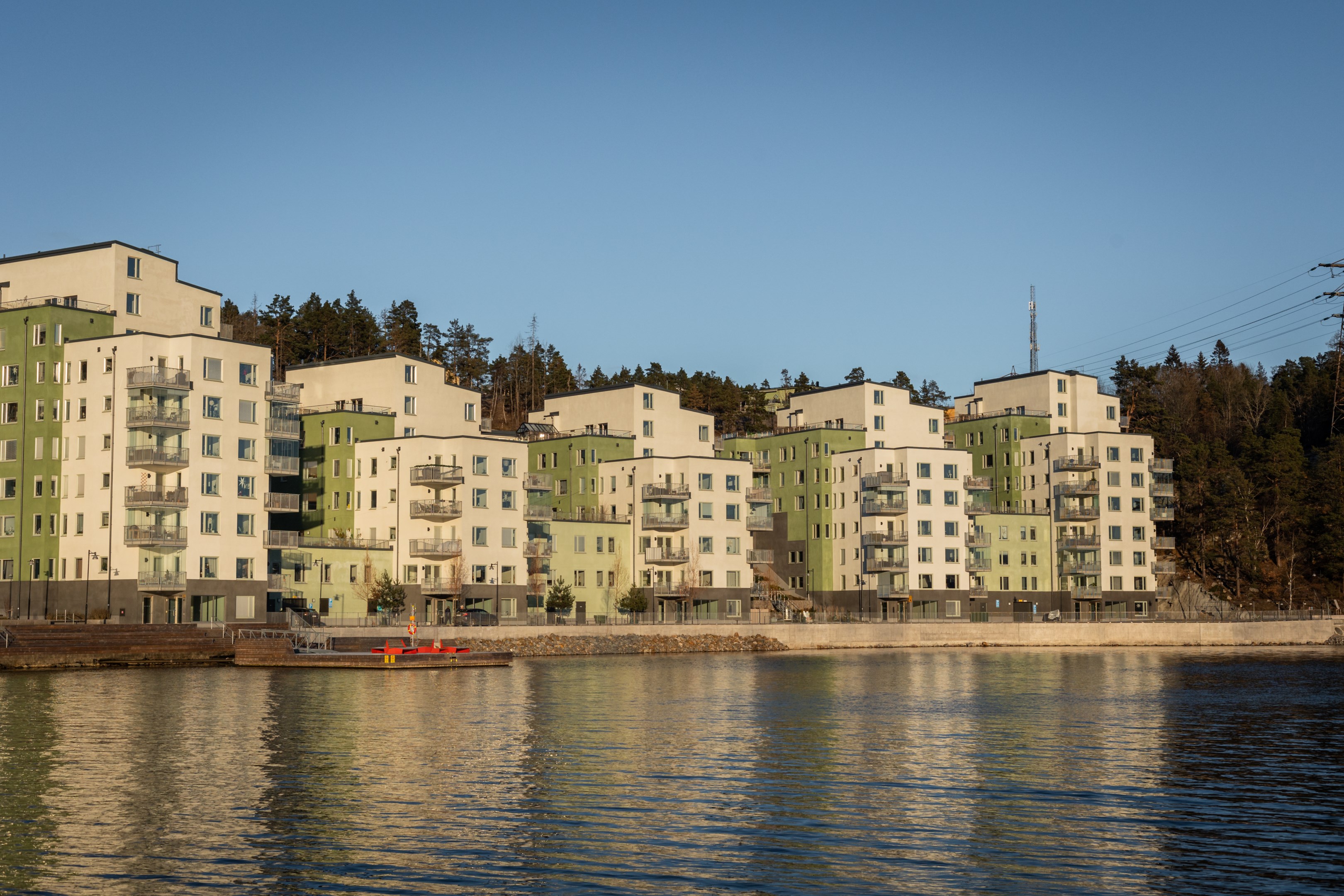 Föreningens hus i vinkel från Mårtens holme