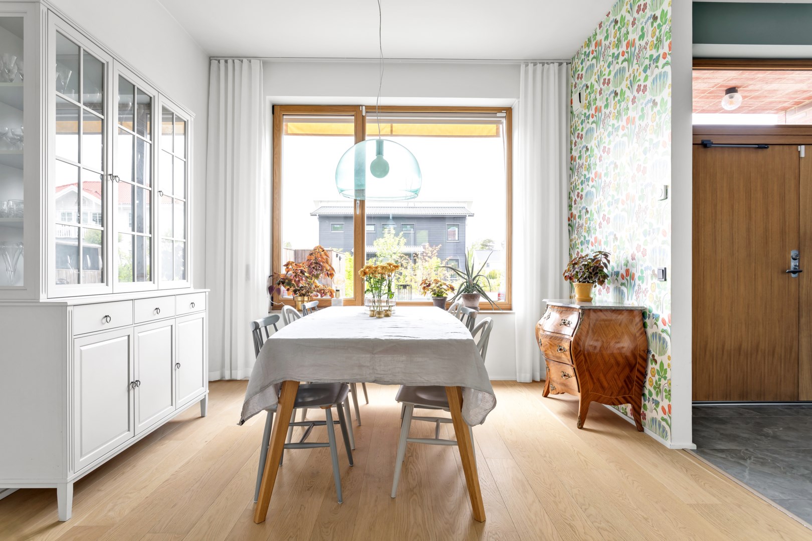 Bostadsbild från Vikvägen 136, Såld i Vårdsätra, Uppsala