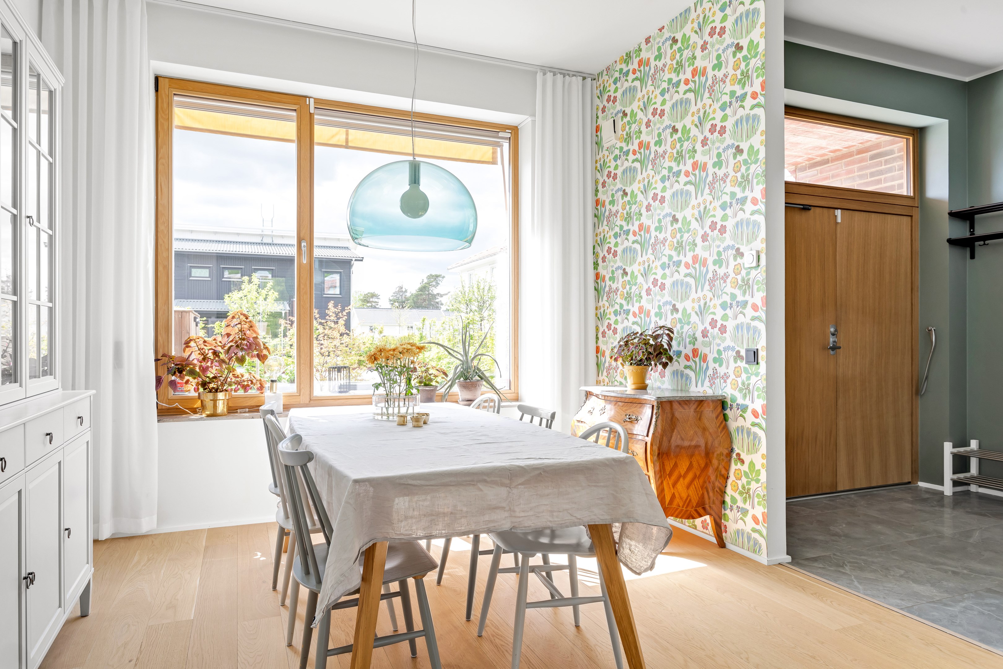 Bostadsbild från Vikvägen 136, Såld i Vårdsätra, Uppsala