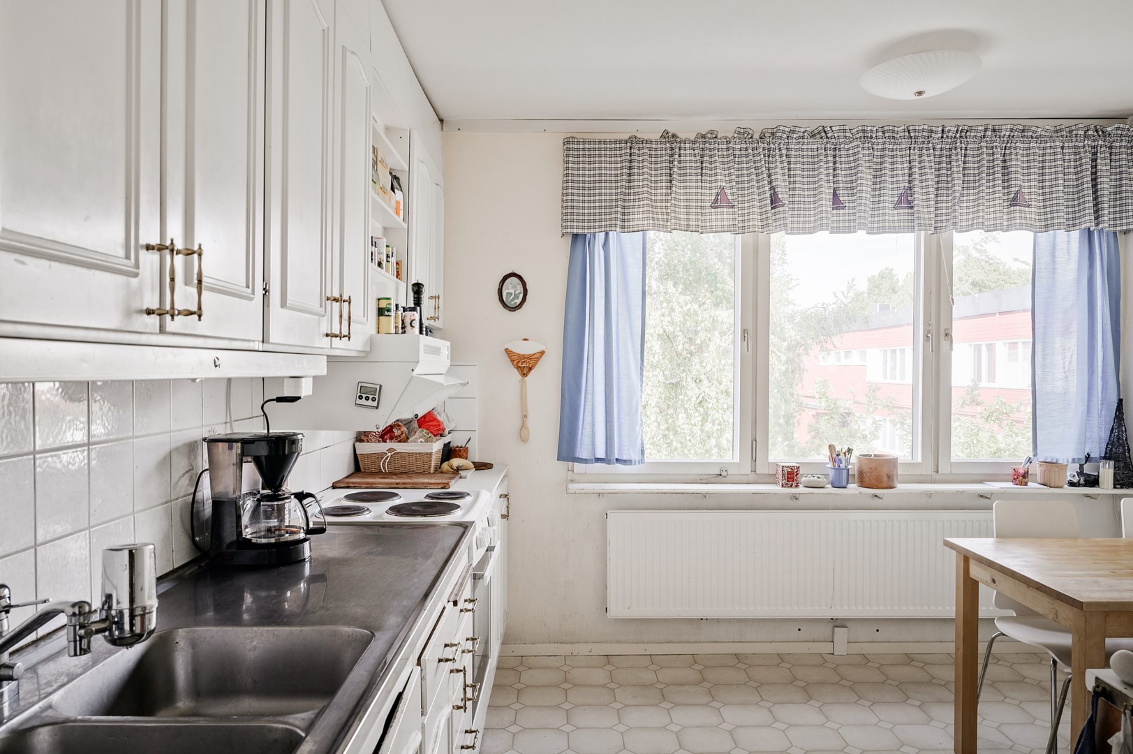 Bostadsbild från Ljuskärrsvägen 96, 2tr, Såld i Ljuskärrsberget - Saltsjöbaden, Nacka