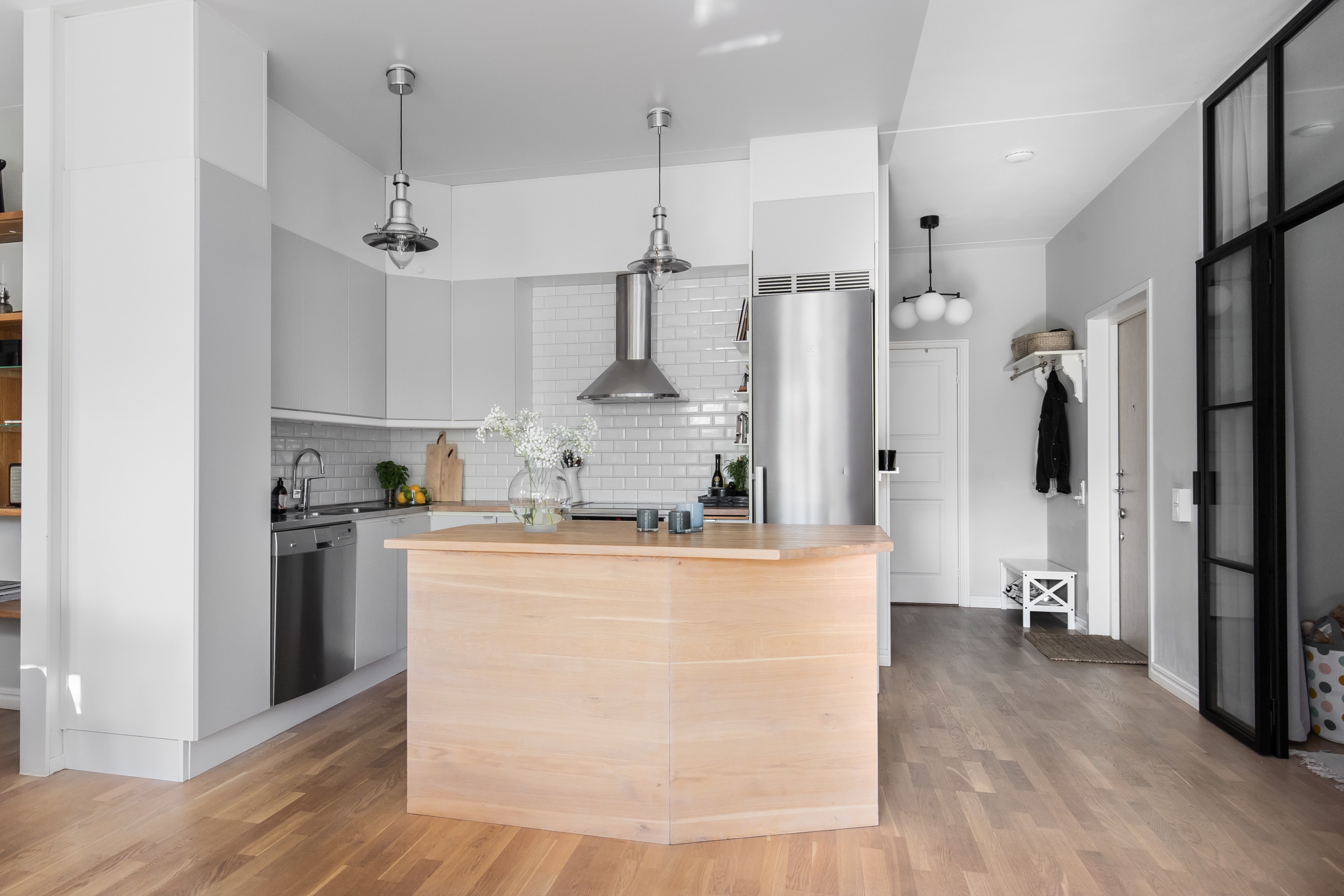 Bostadsbild från Fingerörtsvägen 8, Såld i Järla sjö, Nacka