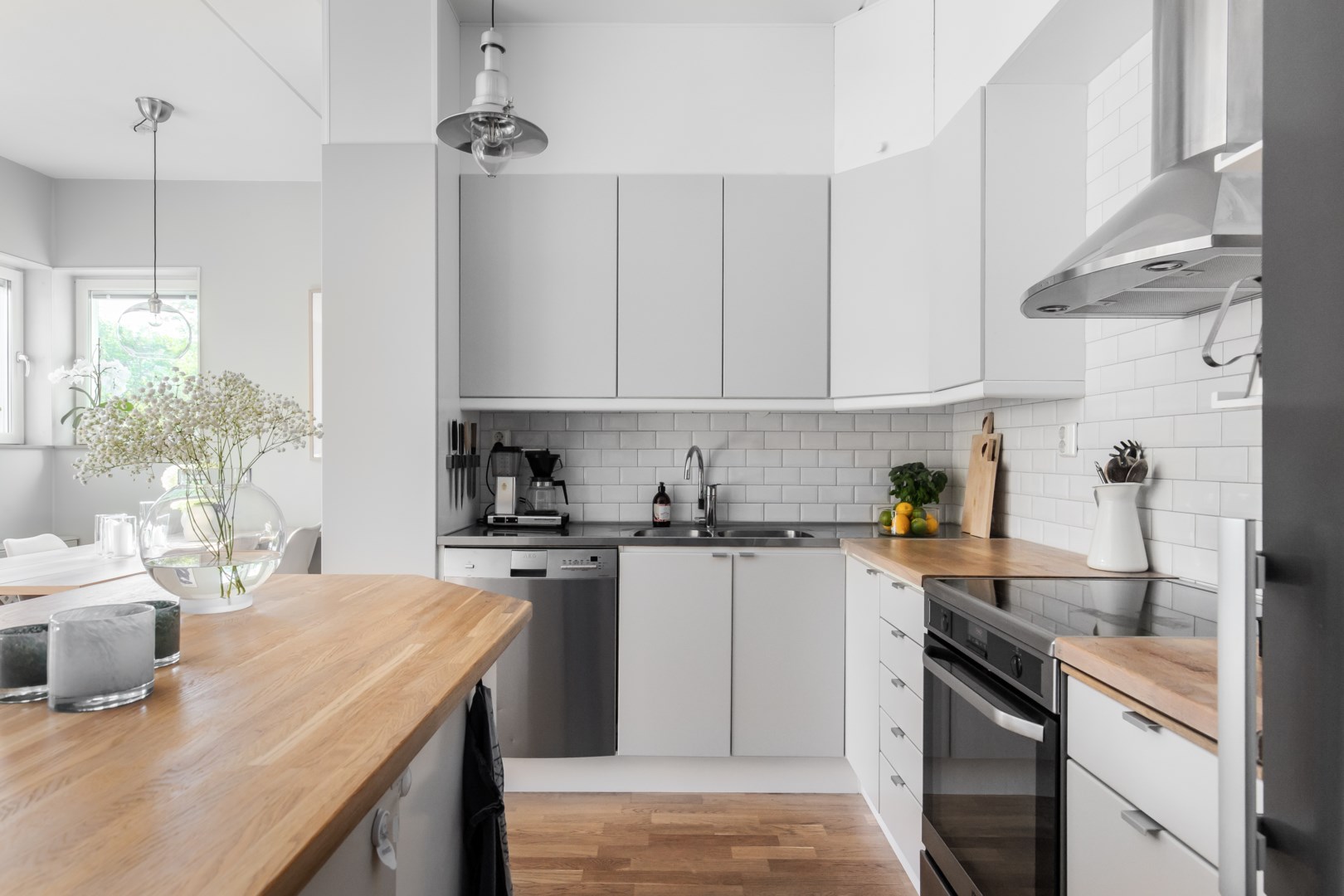 Bostadsbild från Fingerörtsvägen 8, Såld i Järla sjö, Nacka