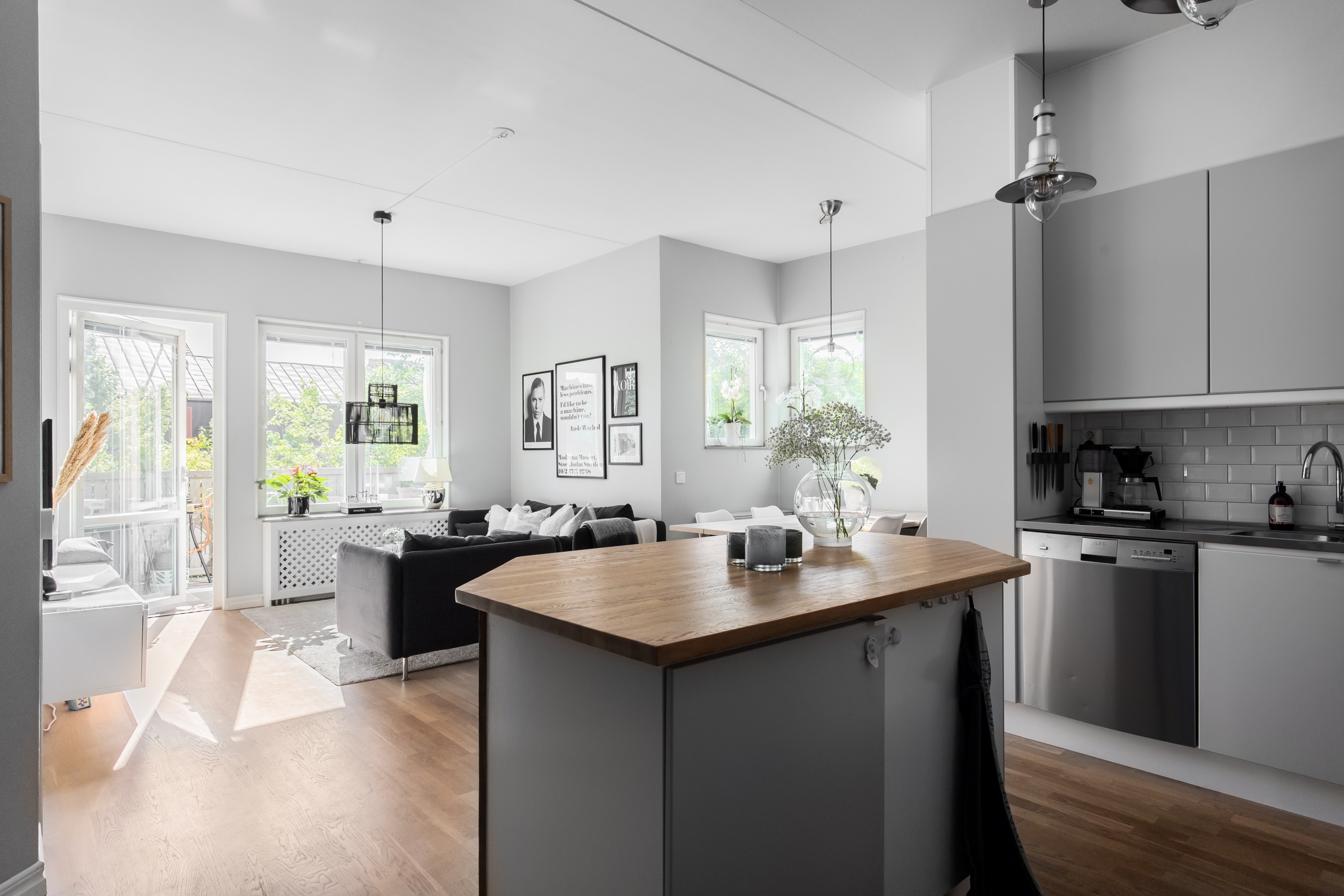 Bostadsbild från Fingerörtsvägen 8, Såld i Järla sjö, Nacka