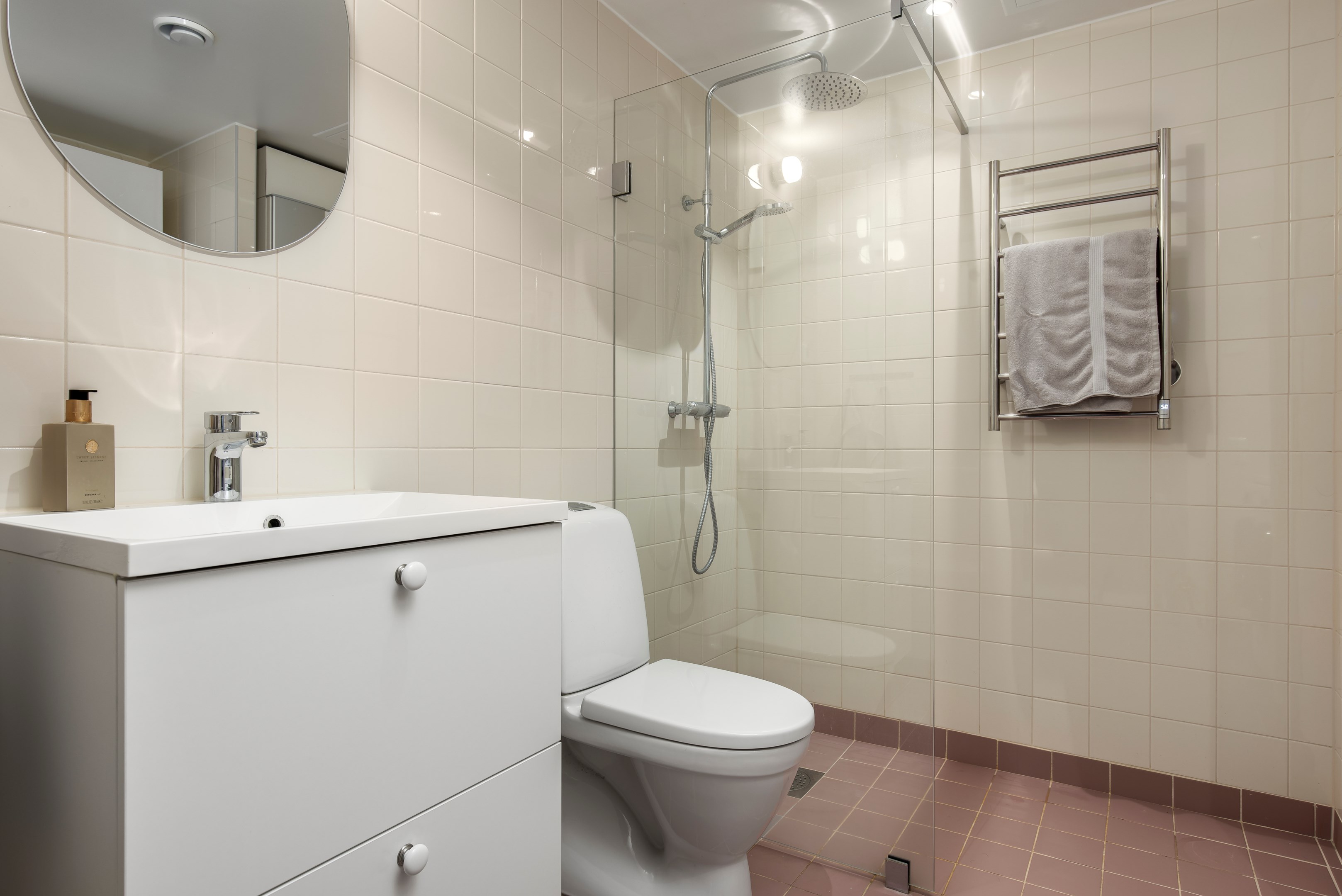 Bostadsbild från Wilhelm Kåges gata 42A, Såld i Porslinskvarteren, Värmdö