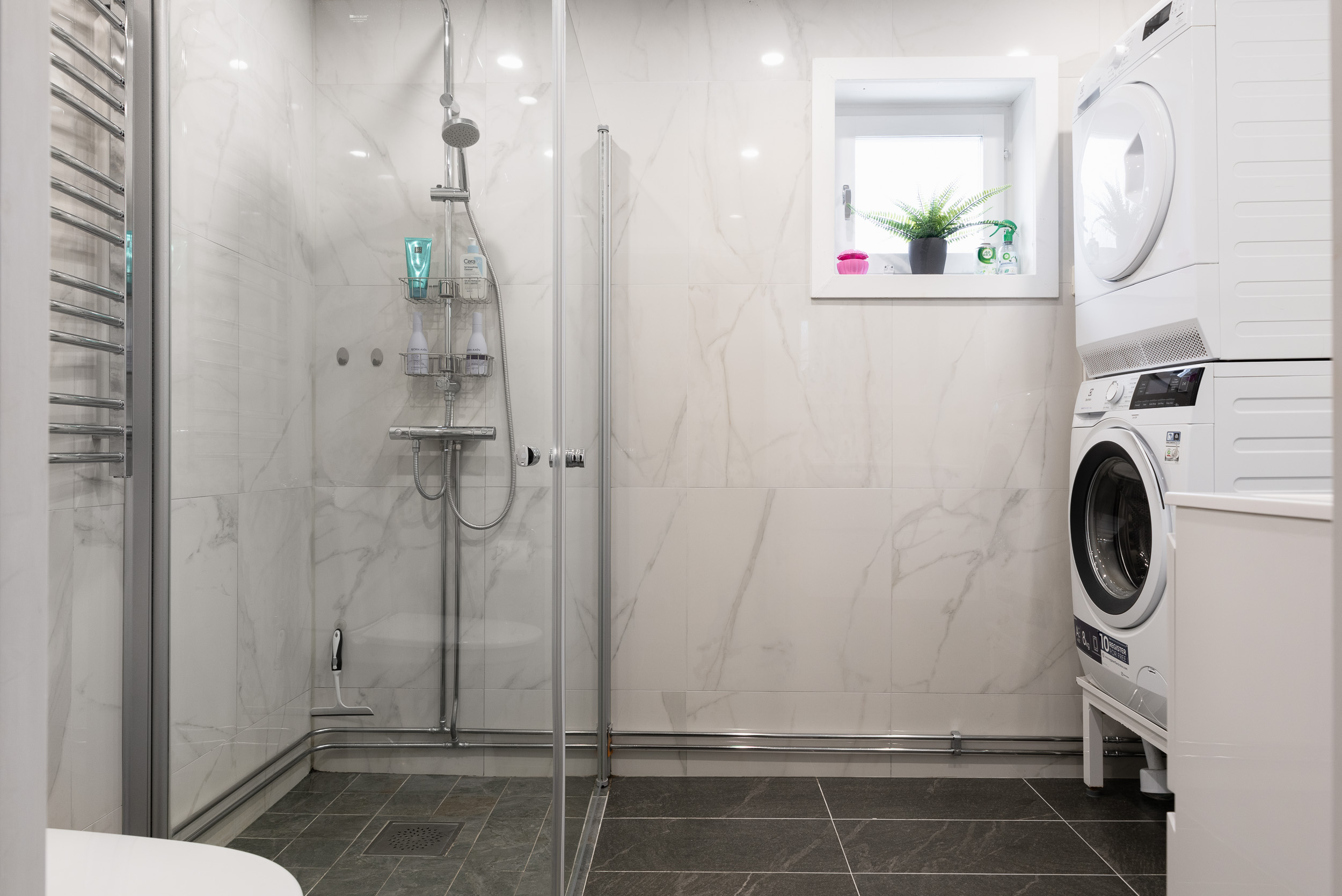 Bostadsbild från Julrosvägen 3, Såld i Gryta, Västerås