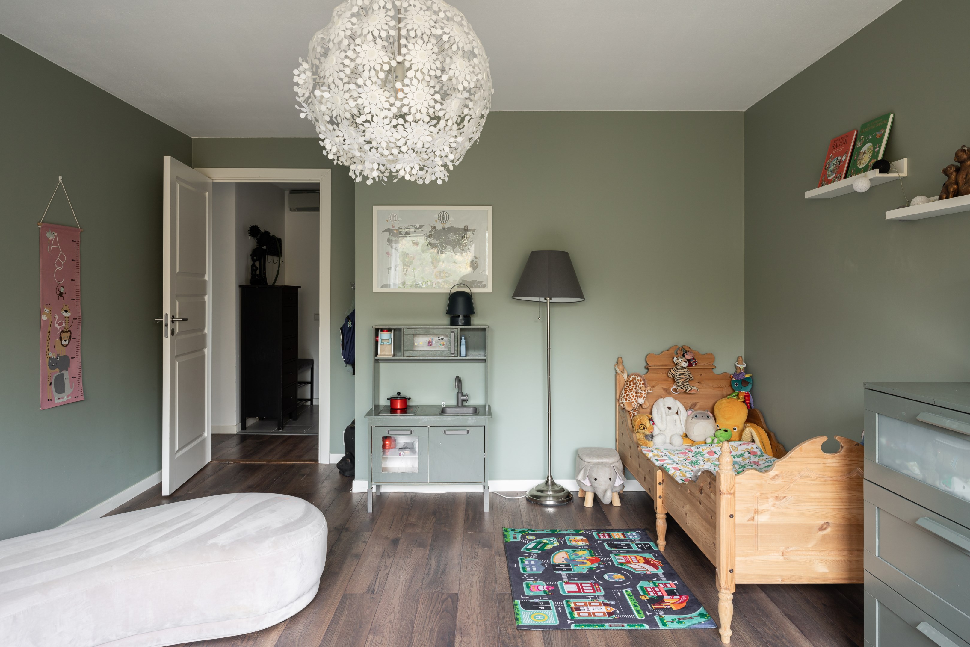 Bostadsbild från Släggkastargatan 11, Såld i Rönnby, Västerås