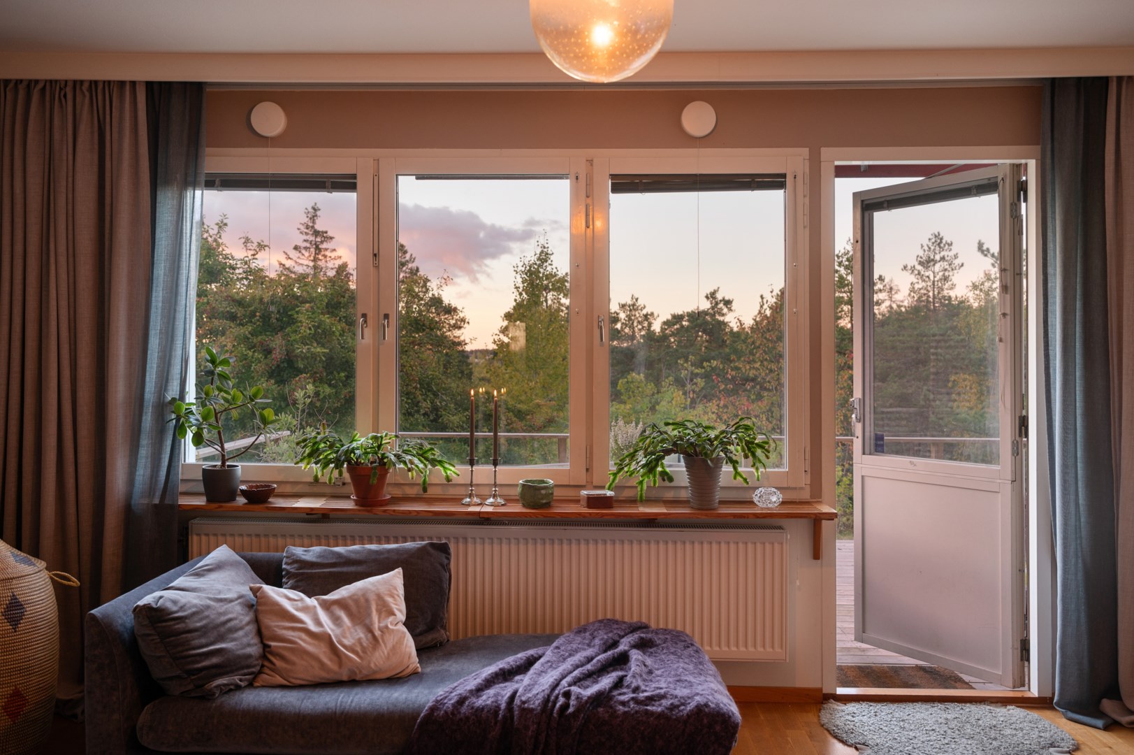 Bostadsbild från Ljuskärrsvägen 106, Kommande i Ljuskärrsberget - Saltsjöbaden, Nacka