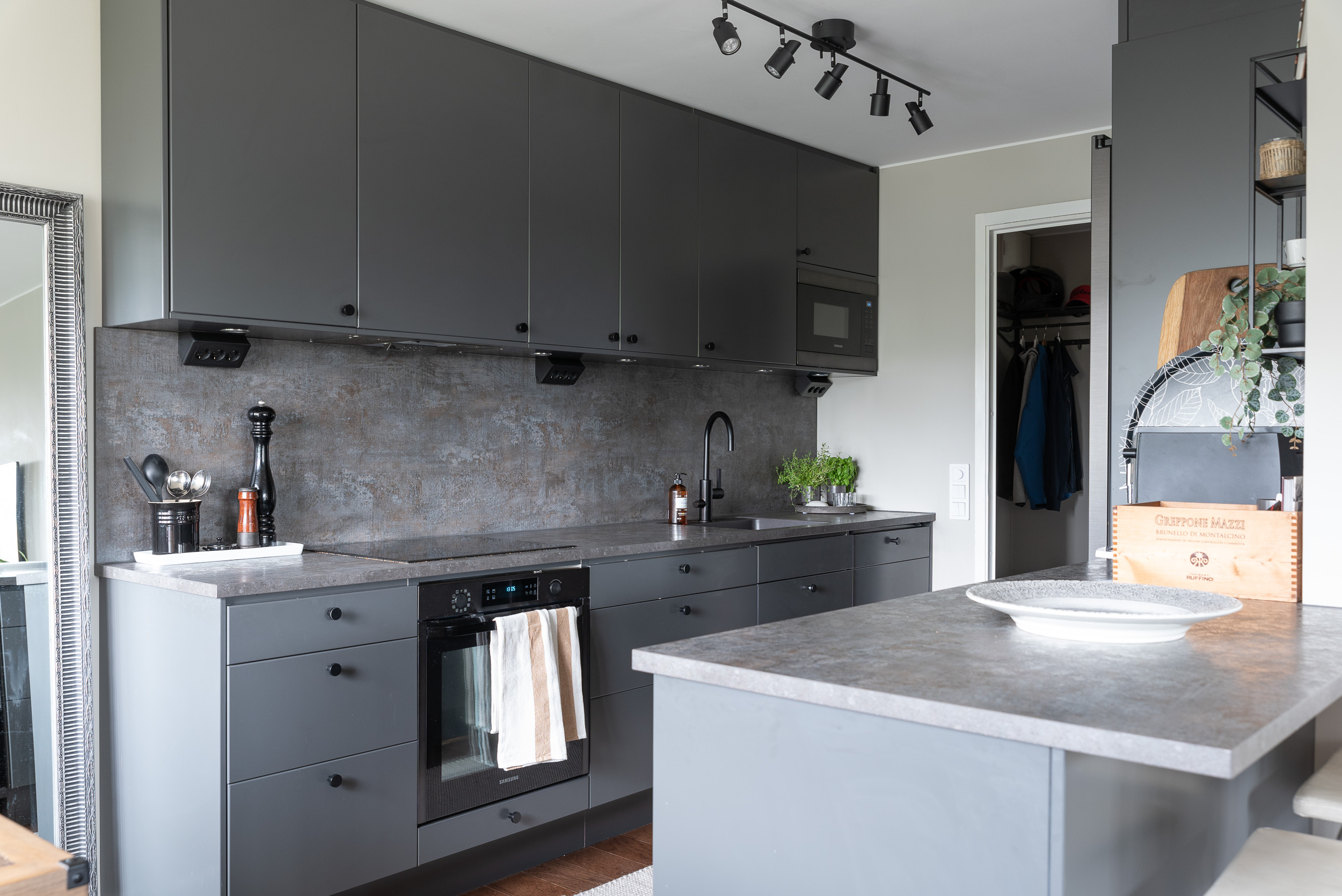 Bostadsbild från Släggkastargatan 7, Såld i Rönnby, Västerås