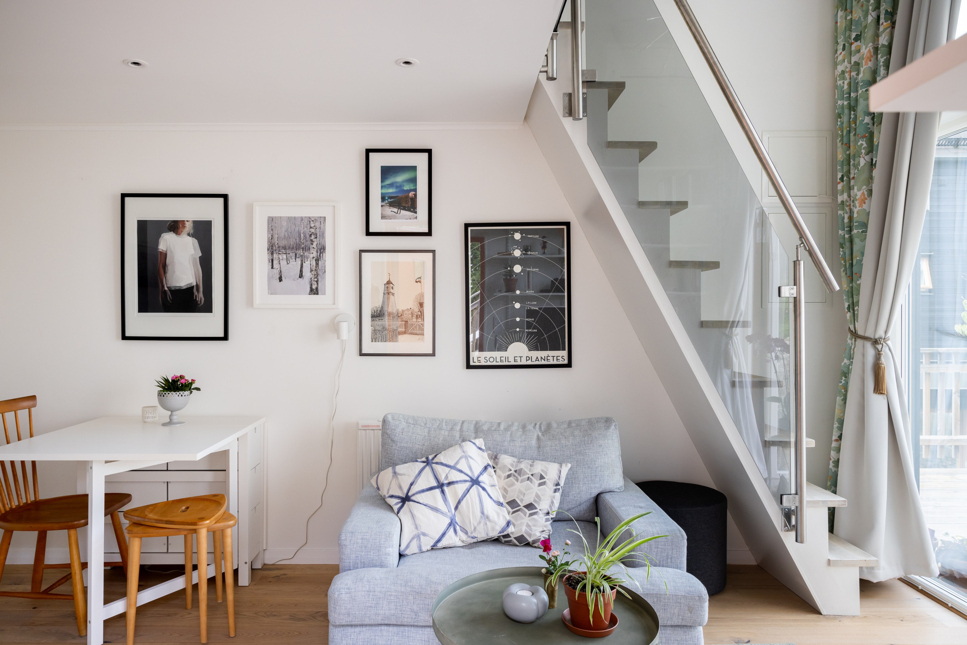 Trappan leder upp till sovloftet 