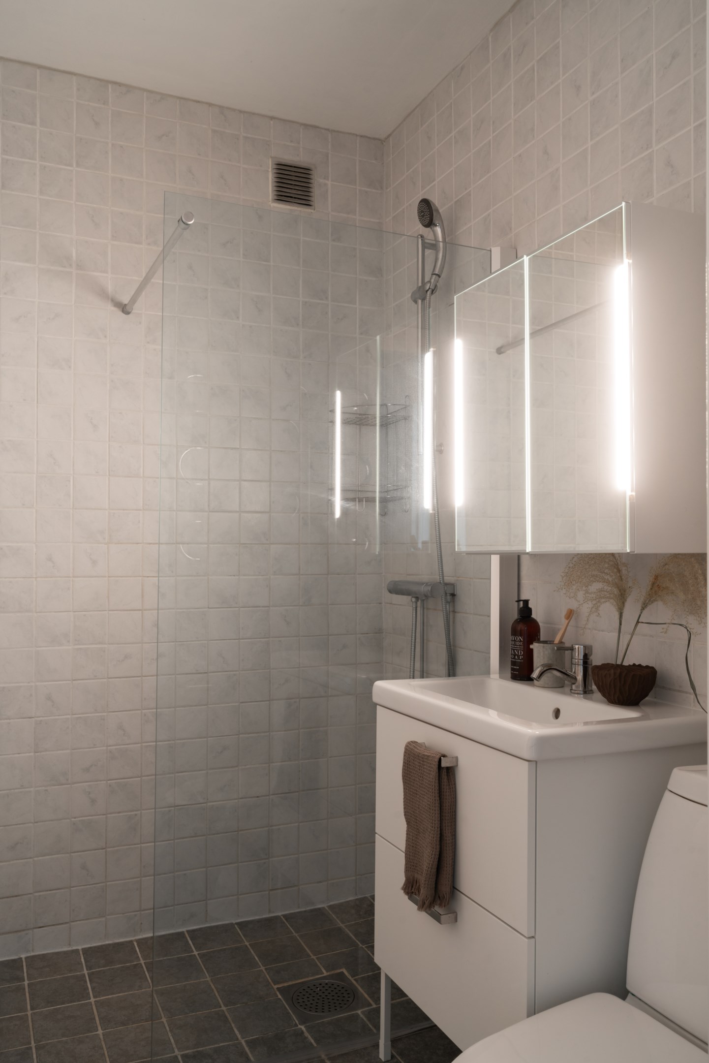 Bostadsbild från Agnegatan 9, Såld i Aroslund, Västerås