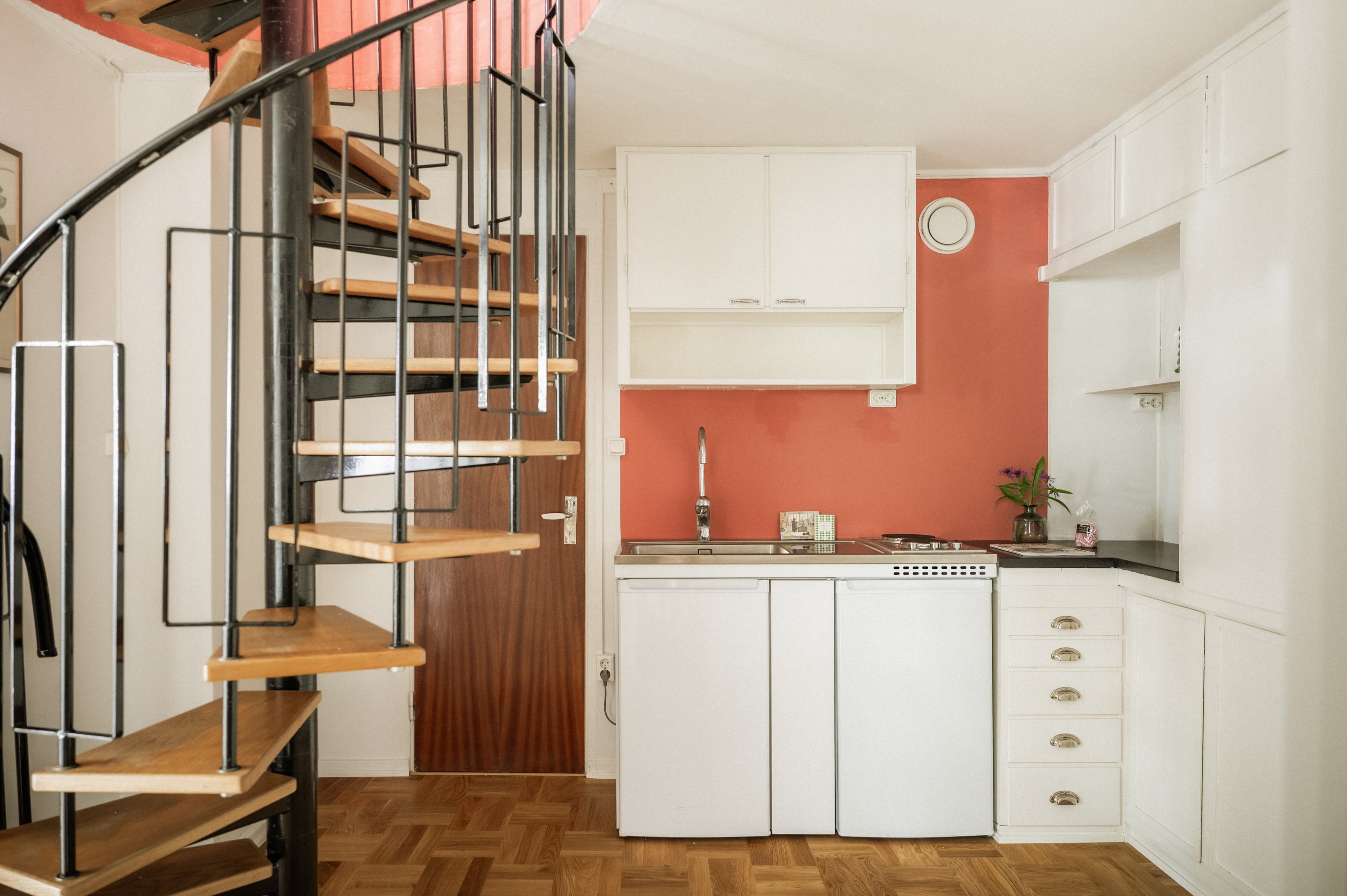 Hall med pentry nedre plan