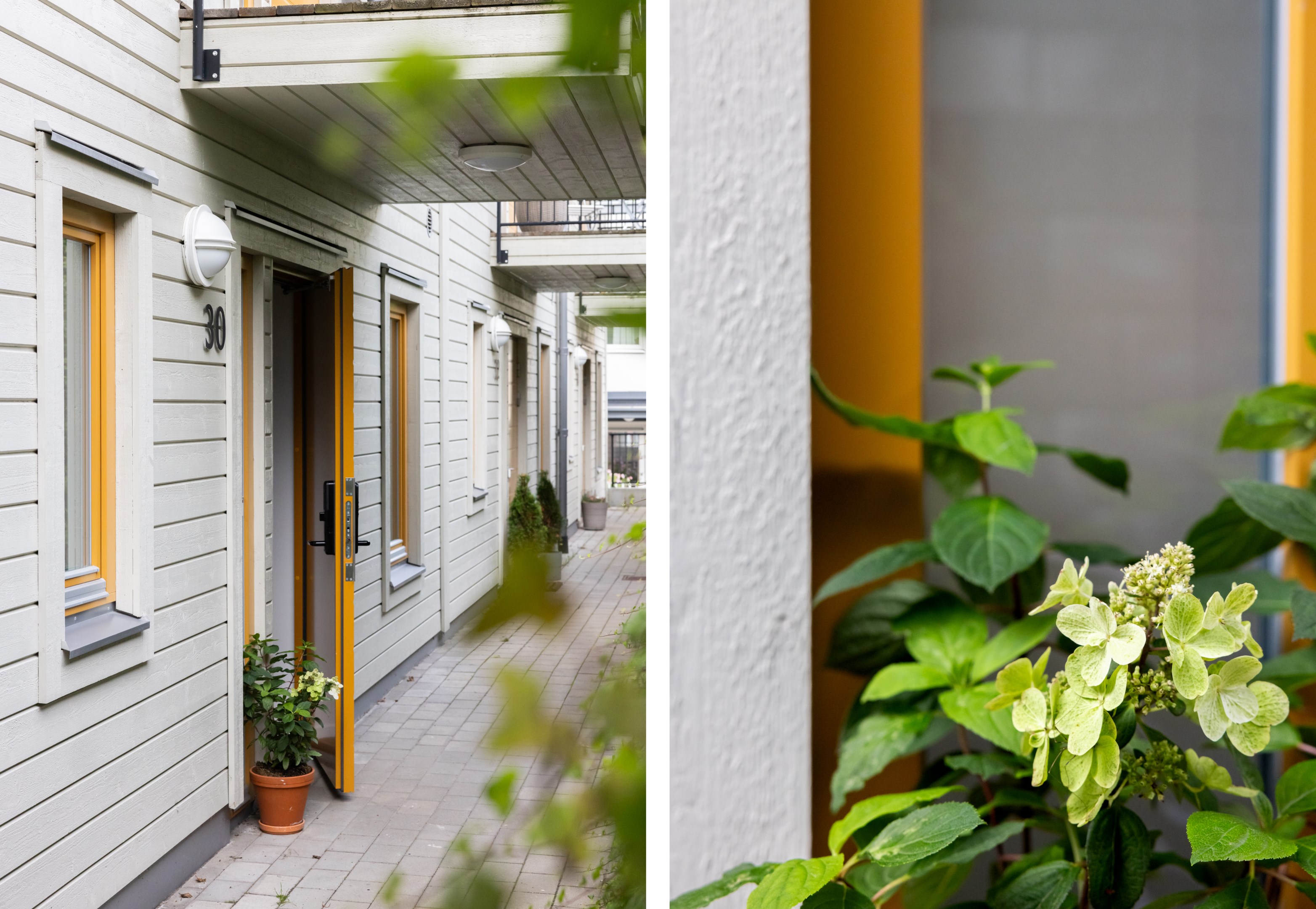 En av lägenhetens två entréer