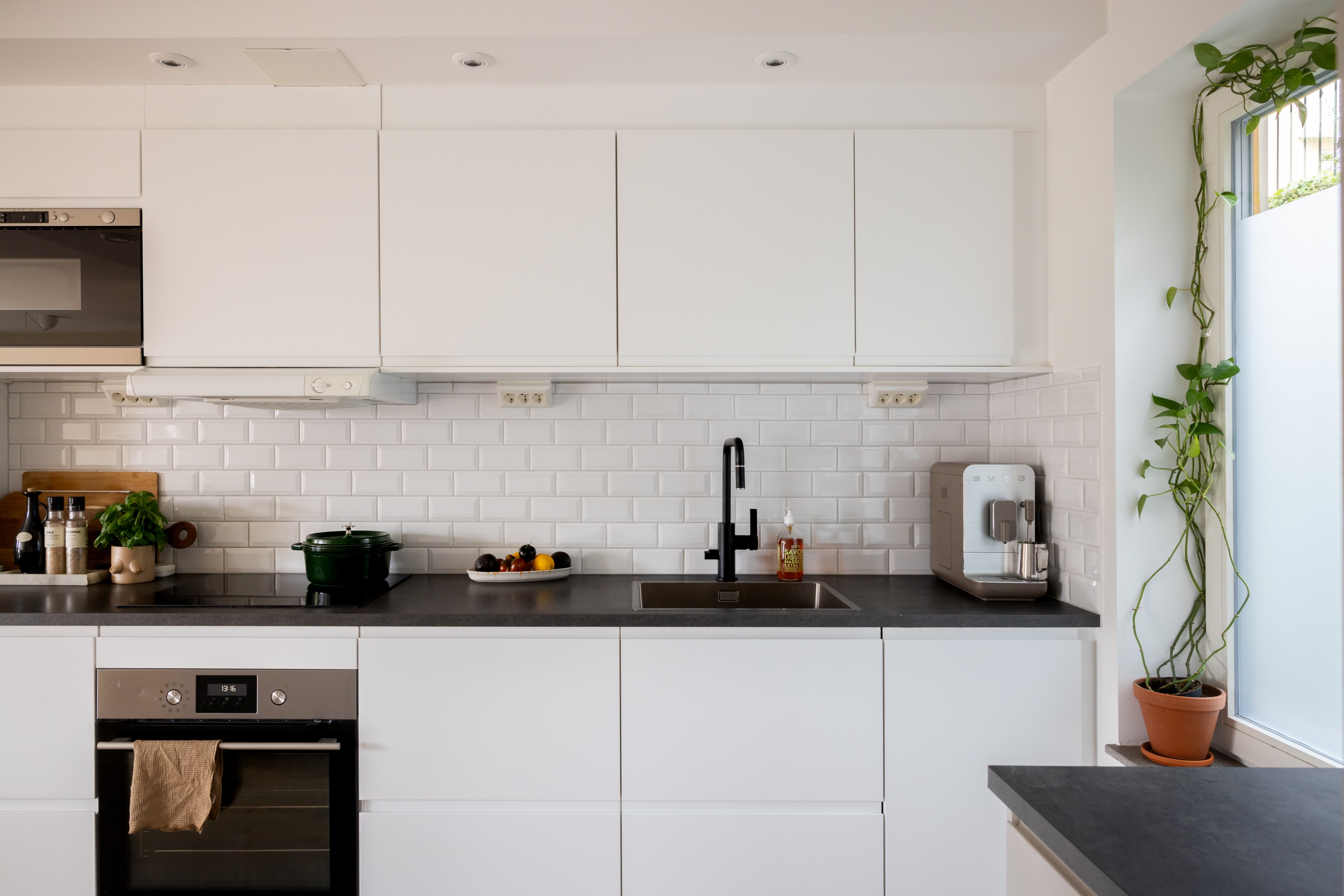 Köket i vinkel från entréhallen