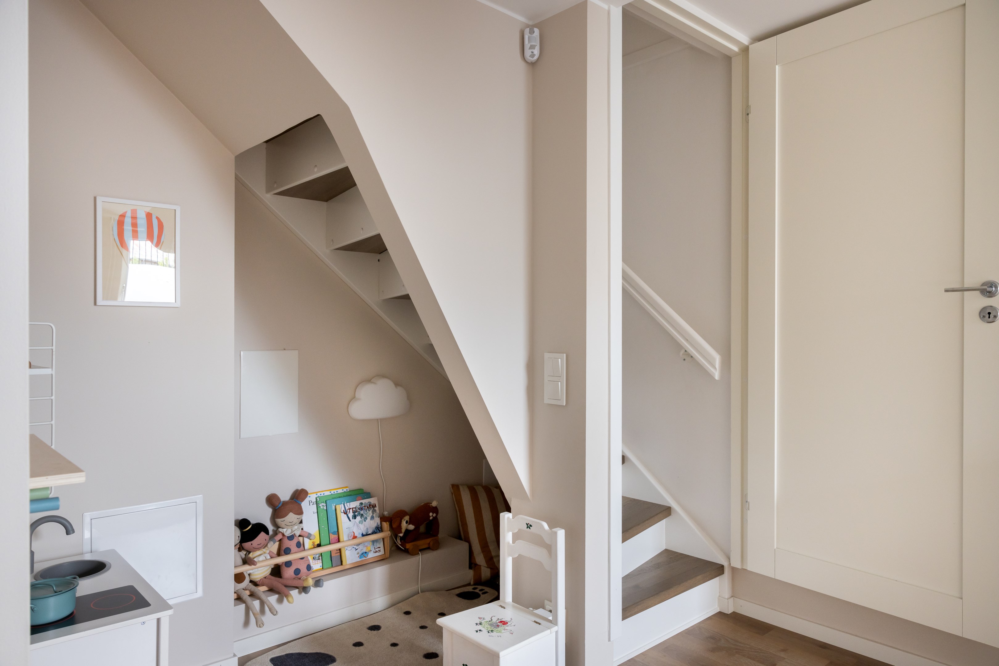 Allrum markplan - förberett för pentry in under trappen