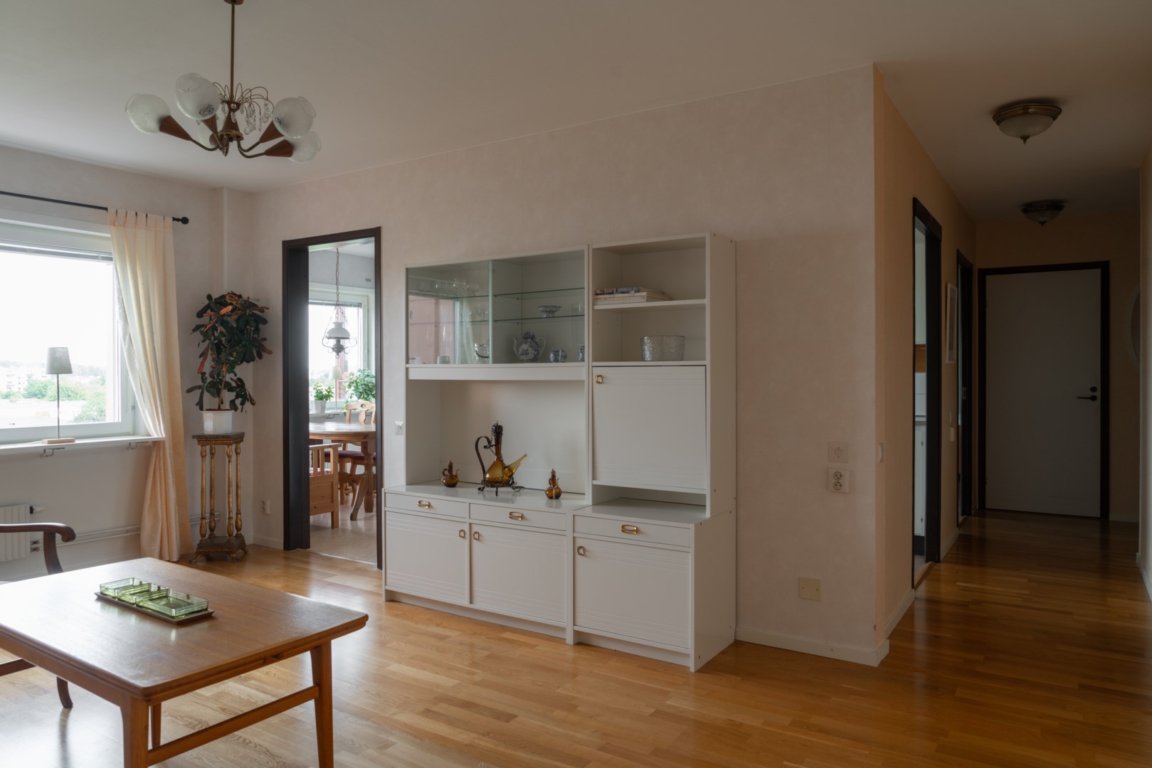 Bostadsbild från Välljärnsgatan 490, Såld i Bäckby, Västerås