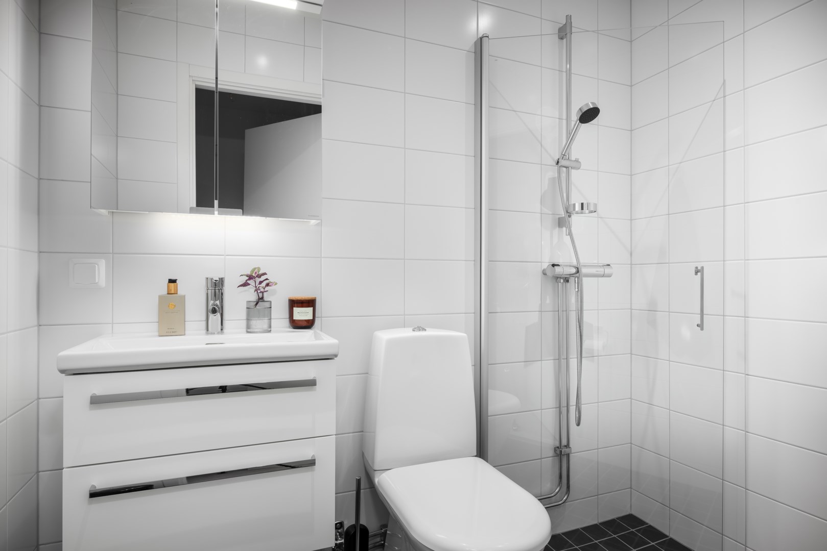 Bostadsbild från Tollare kaj 6, 3 tr, Till salu i Tollare, Nacka