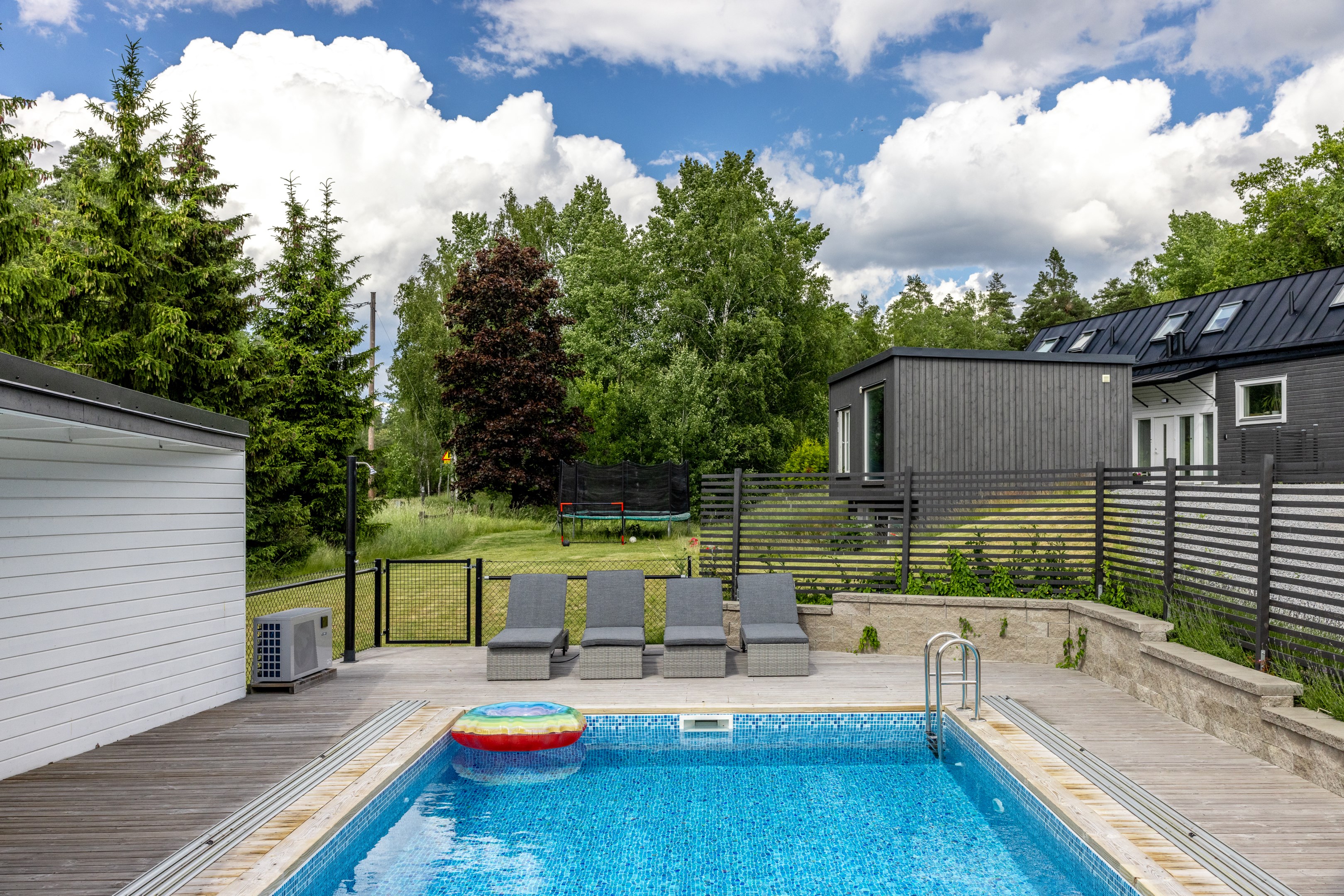 Föreningens gemensamma poolområde.