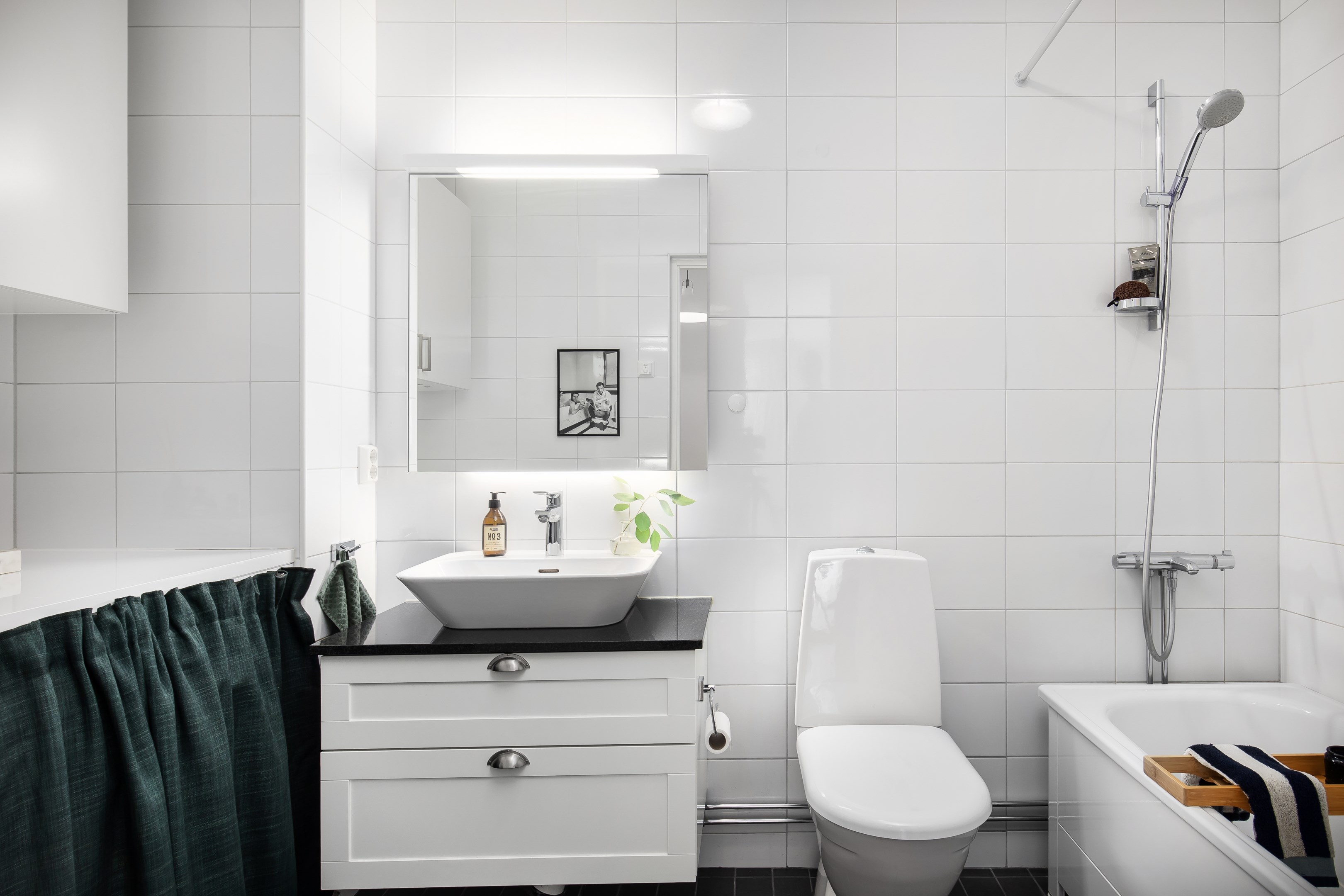 Bostadsbild från Hedenströms väg 13, 3 tr, Såld i Tollare, Nacka