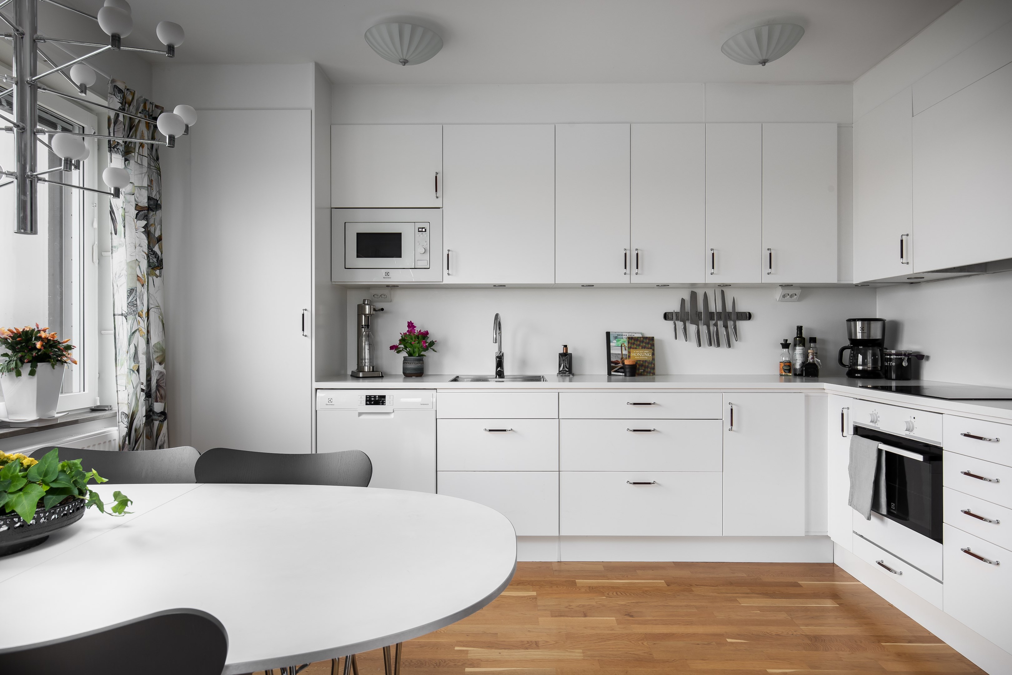 Stilrent kök från Ballingslöv med vitvaror från Electrolux & Bosch