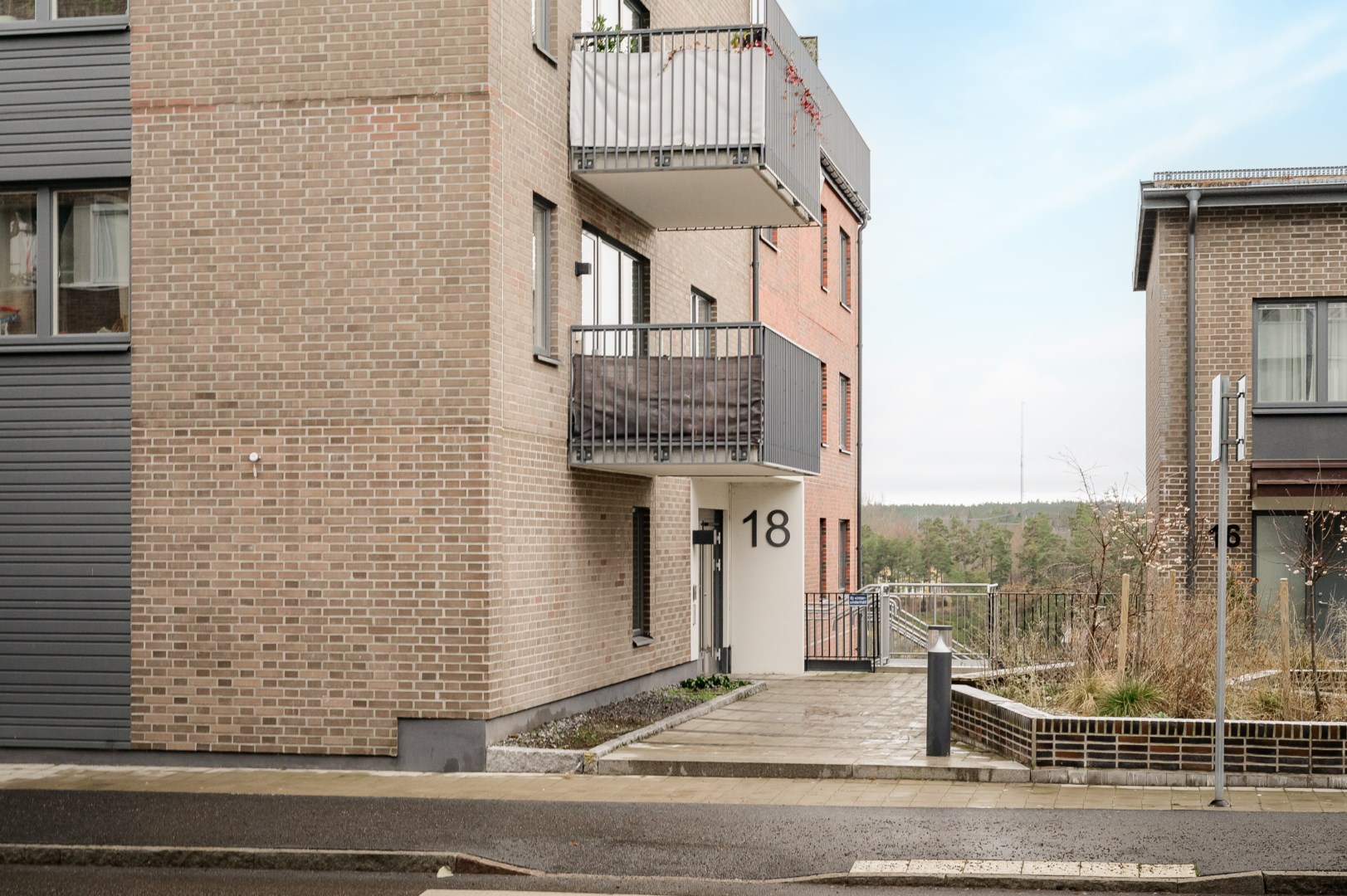 Bostadsbild från Tollareslingan 18, Till salu i Tollare, Nacka