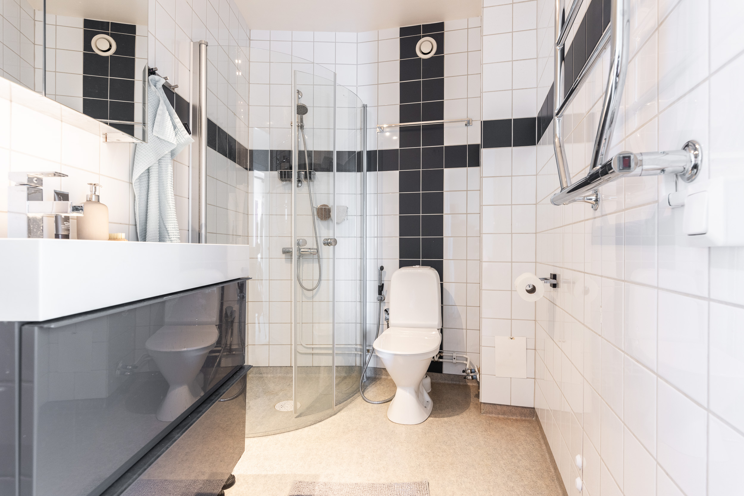 Bostadsbild från Lovisebergsvägen 12, Såld i Karlsdal, Västerås