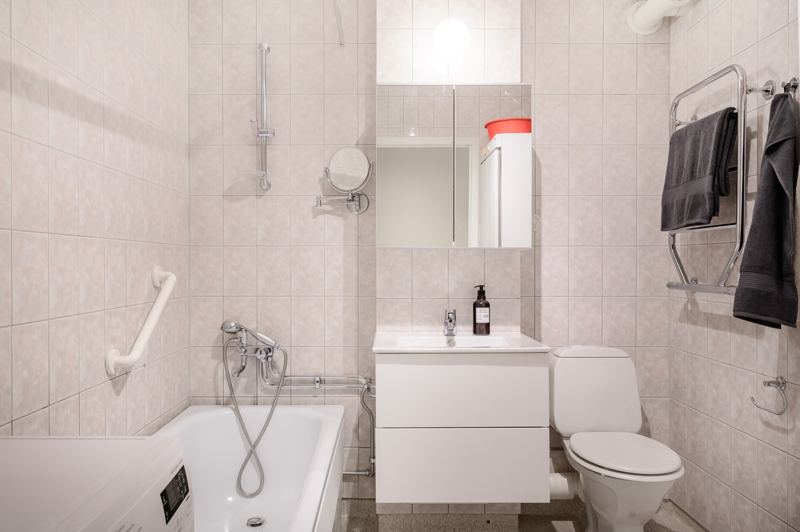 Bostadsbild från Ormingeringen 77, 2 tr, Såld i Västra Orminge, Nacka