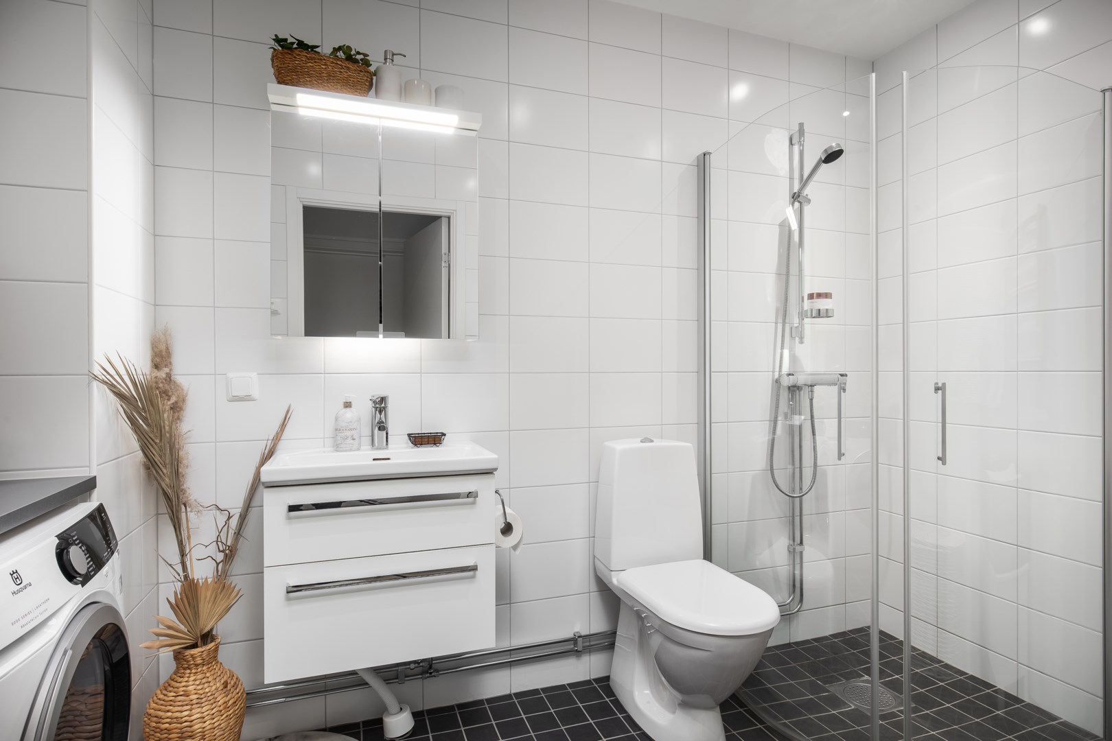 Bostadsbild från Tollare kaj 6, 3 tr, Såld i Tollare, Nacka