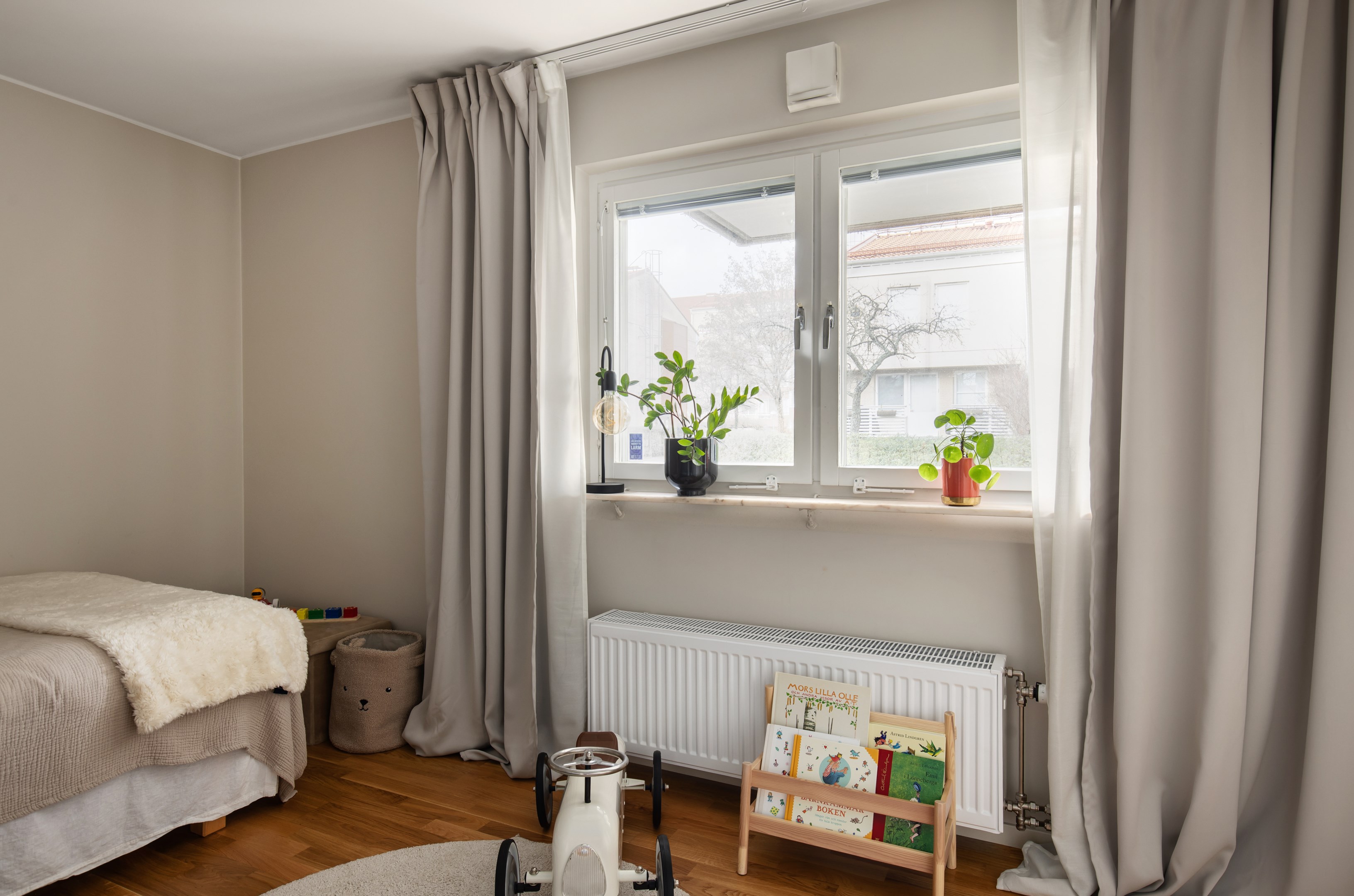 Bostadsbild från Landåvägen 75, Till salu i Jarlaberg, Nacka