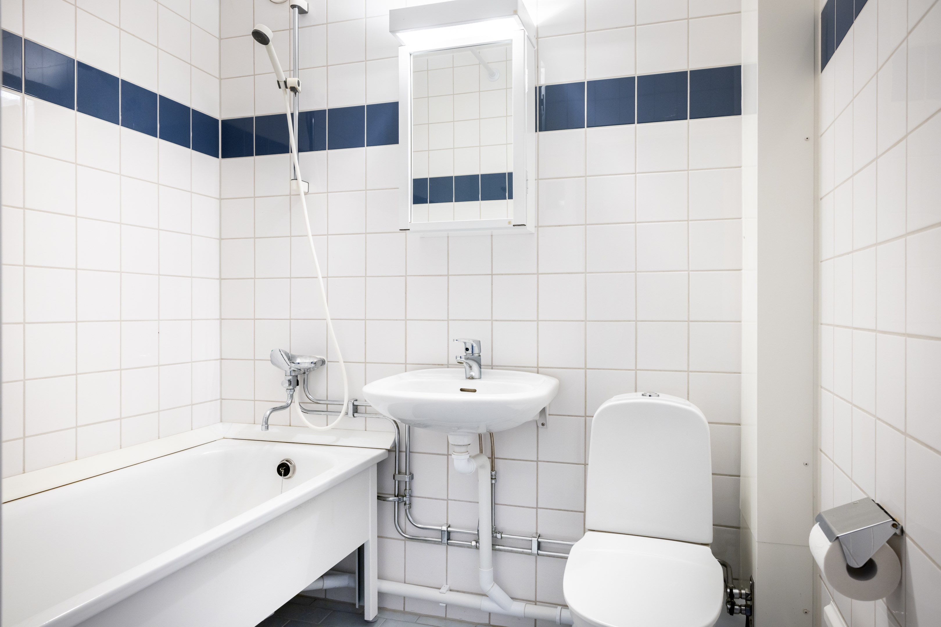 Badrum med plats för tvättmaskin