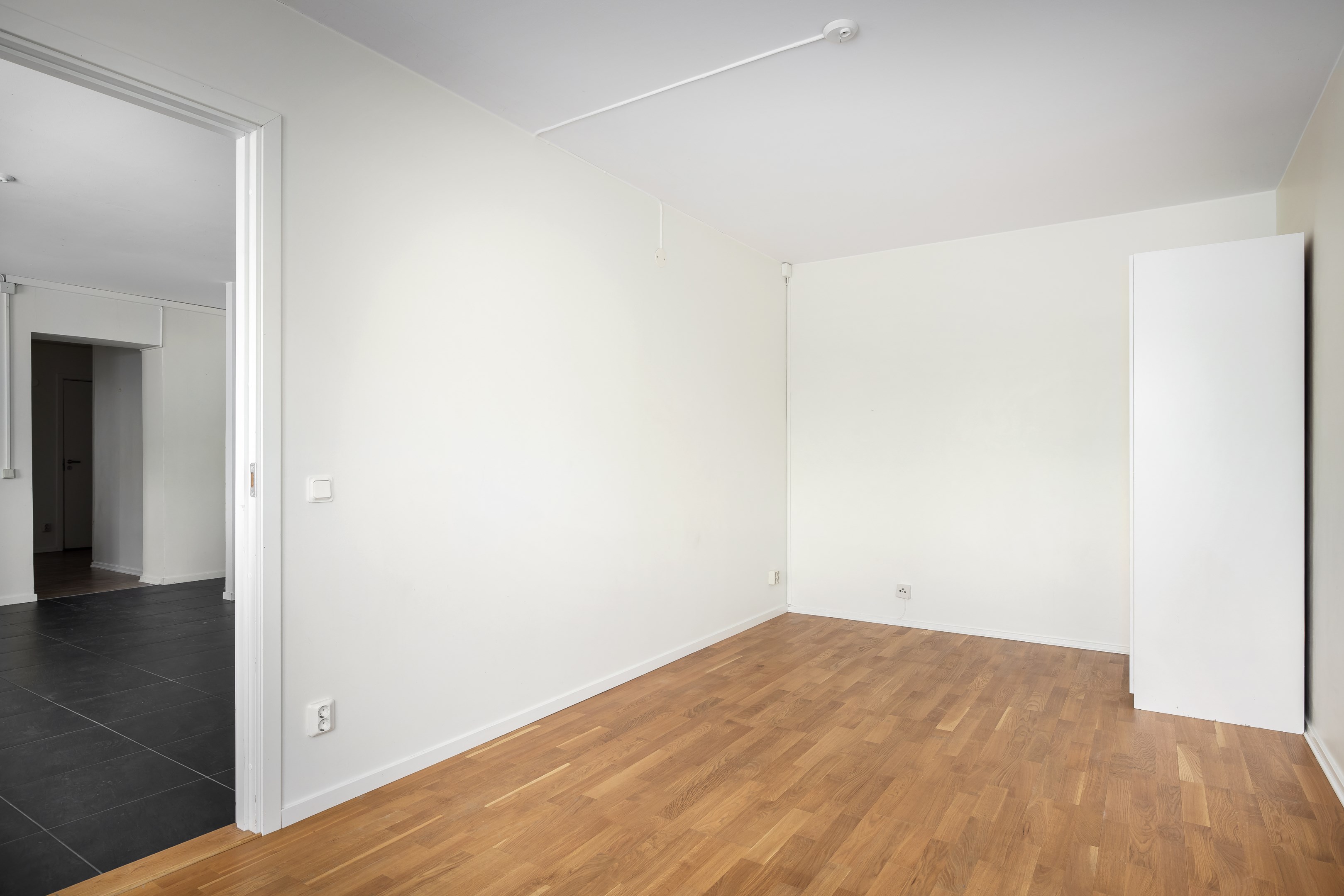 Sovrum 1 med anslutande kök & matplats