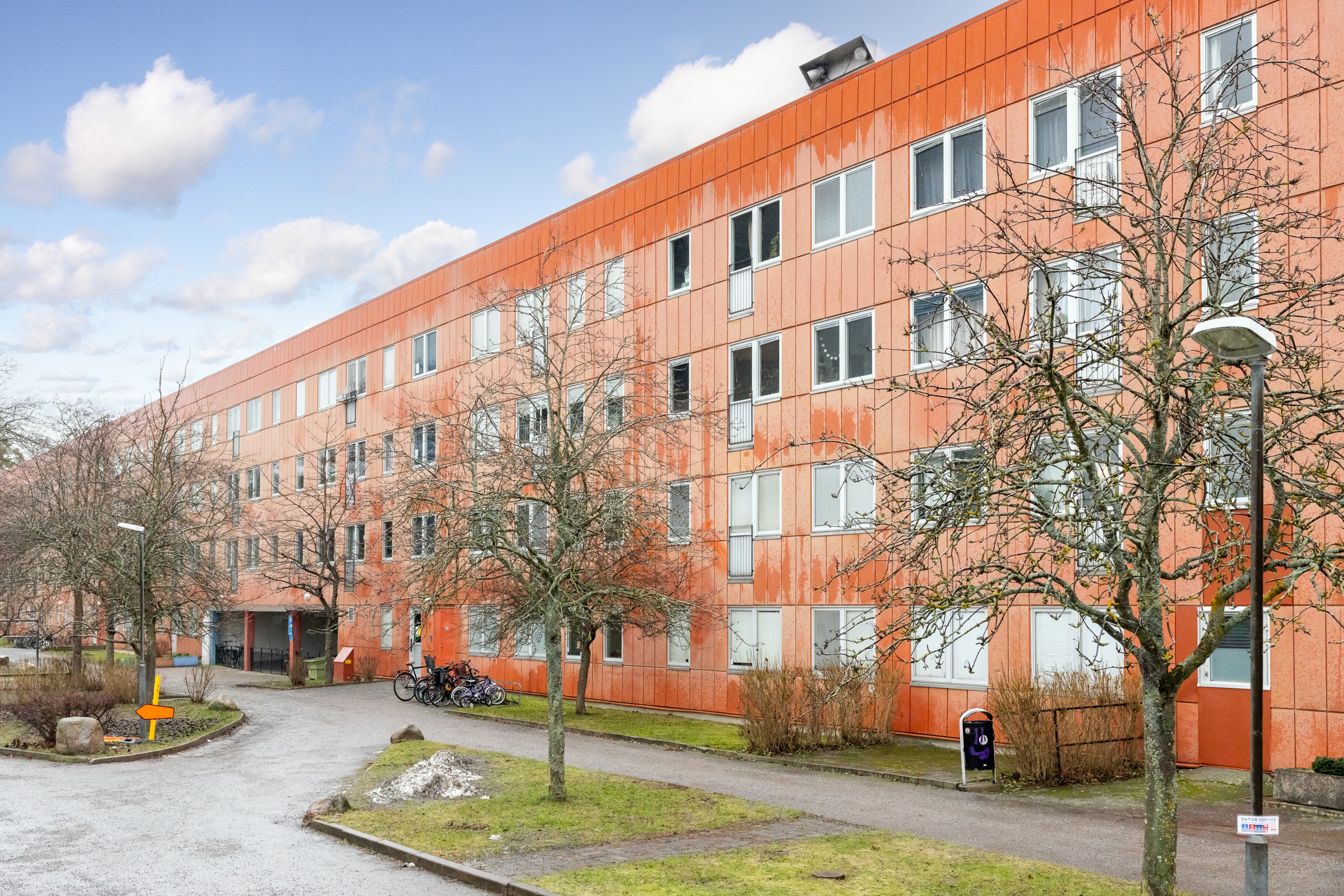 Lägenheten återfinns i markplan mitt i bild