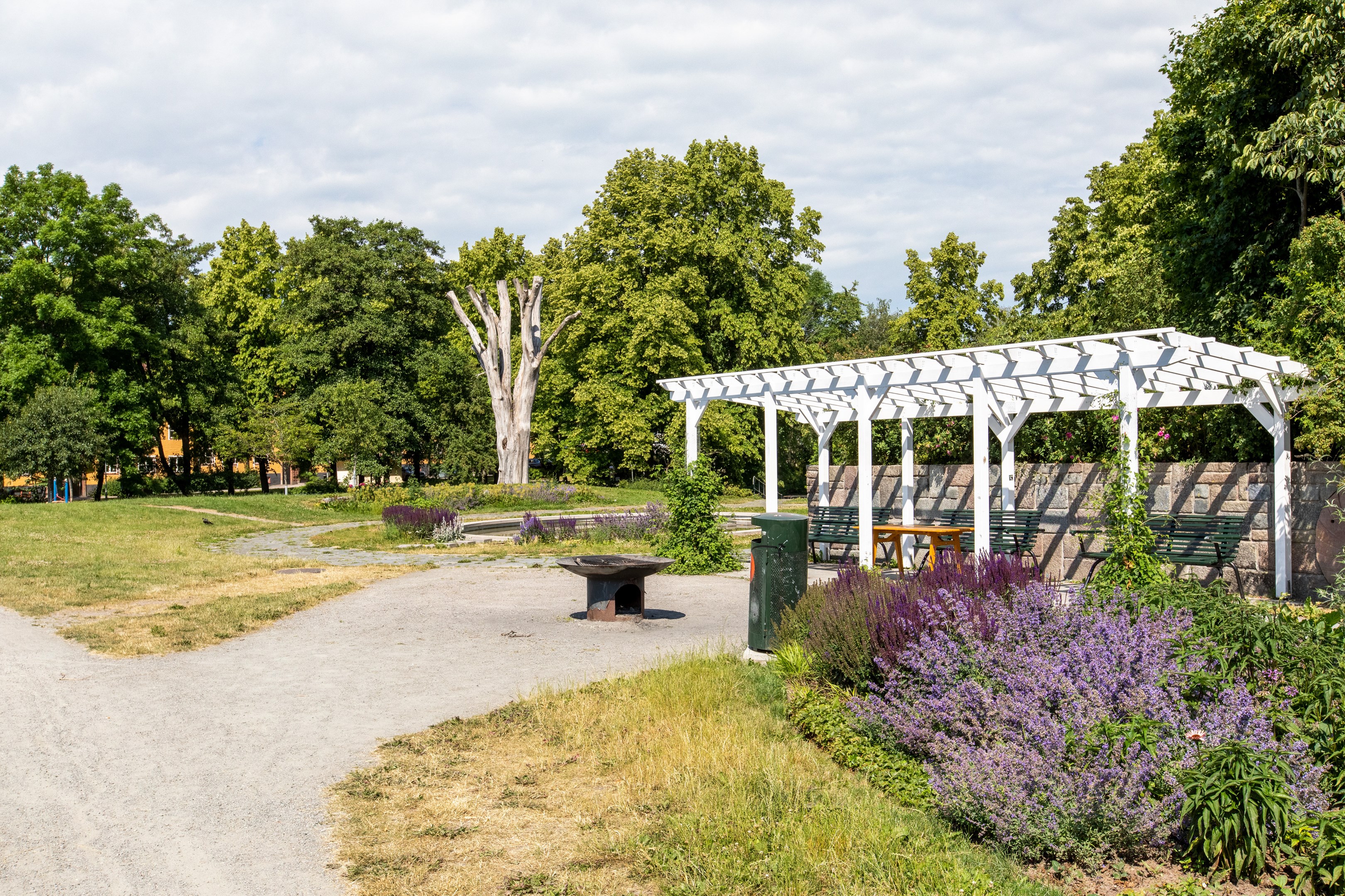 Bostadsbild från Svärdsliljegatan 4, Såld i Salabacke, Uppsala
