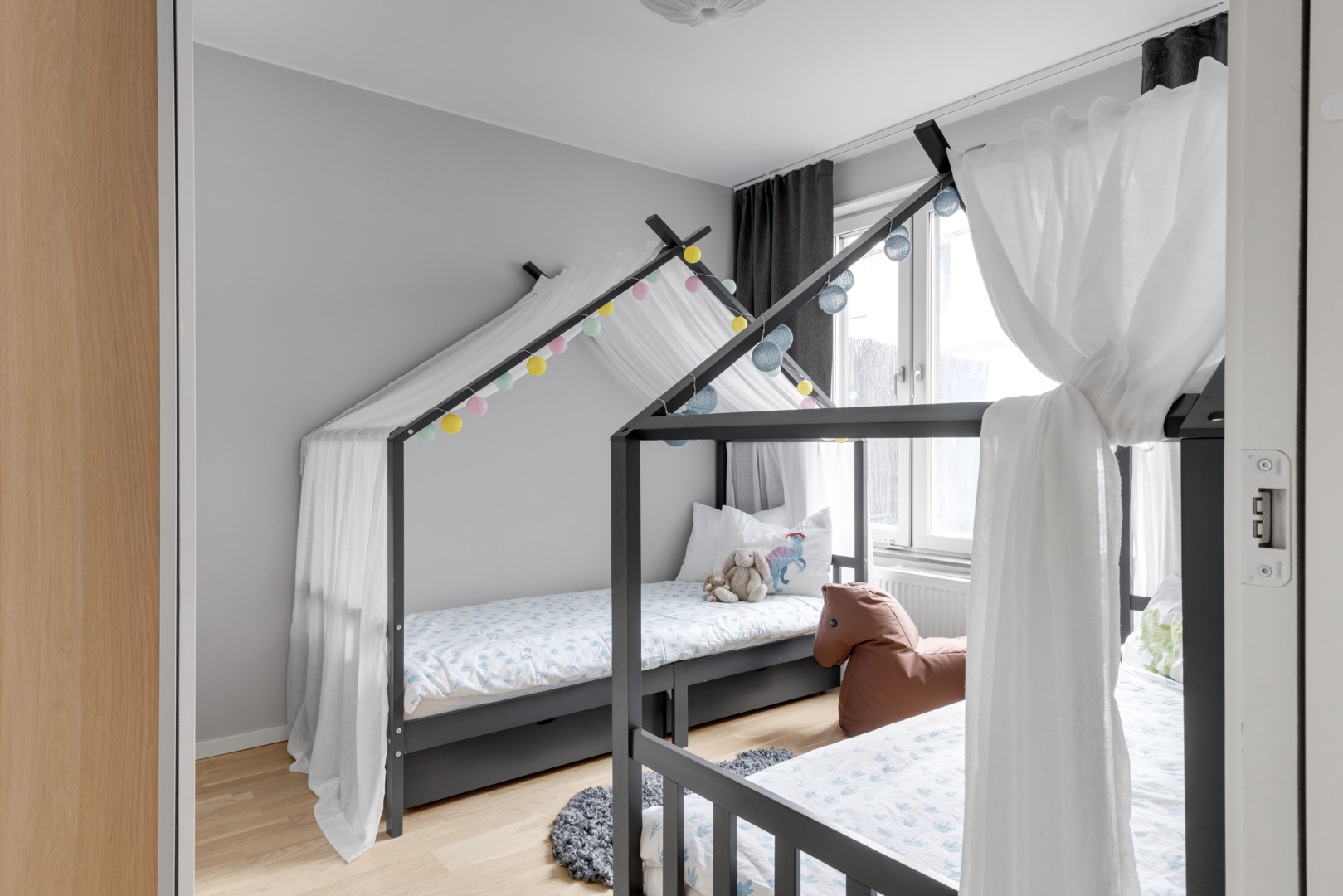 Bostadsbild från Svärdsliljegatan 4, Såld i Salabacke, Uppsala