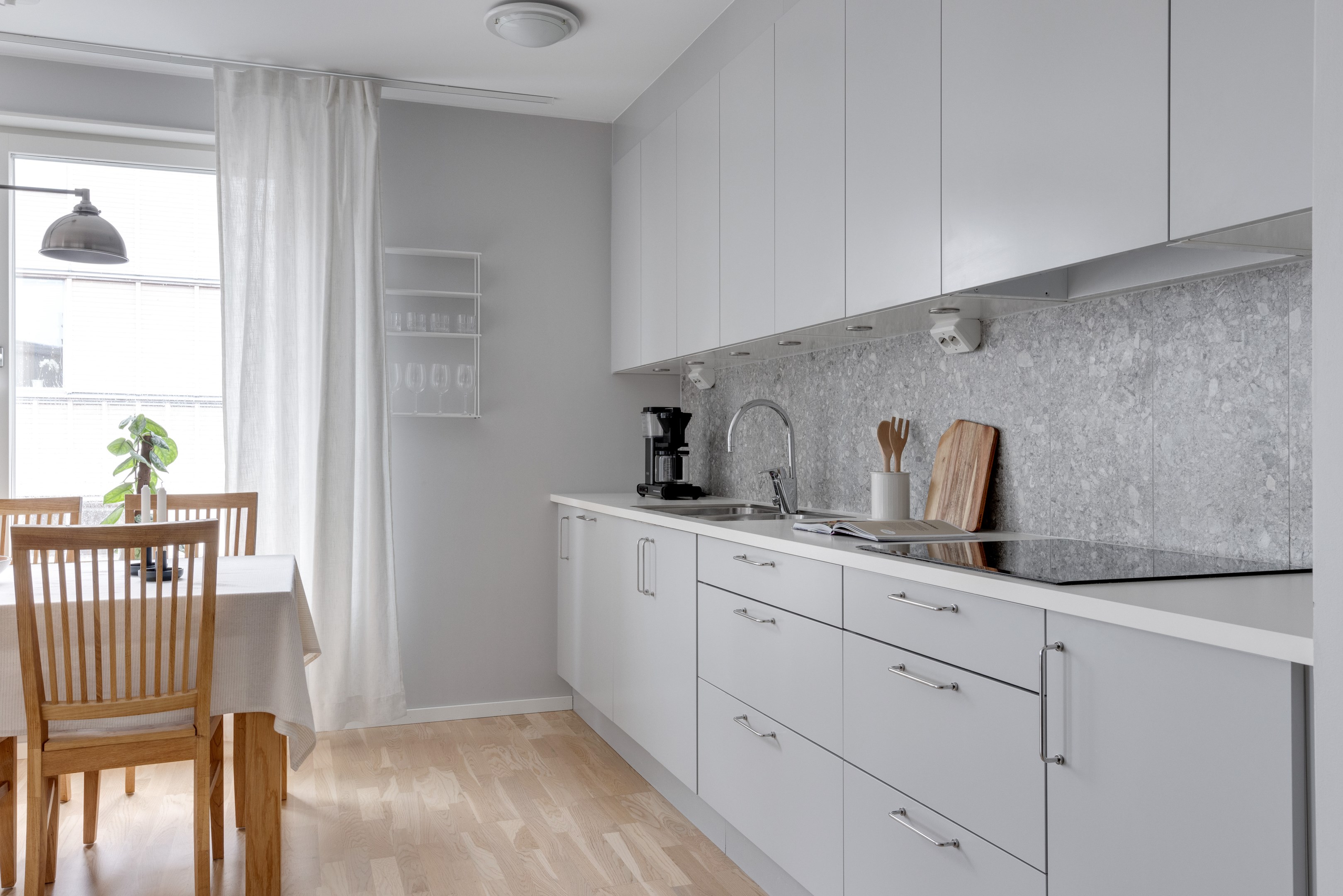 Bostadsbild från Svärdsliljegatan 4, Såld i Salabacke, Uppsala