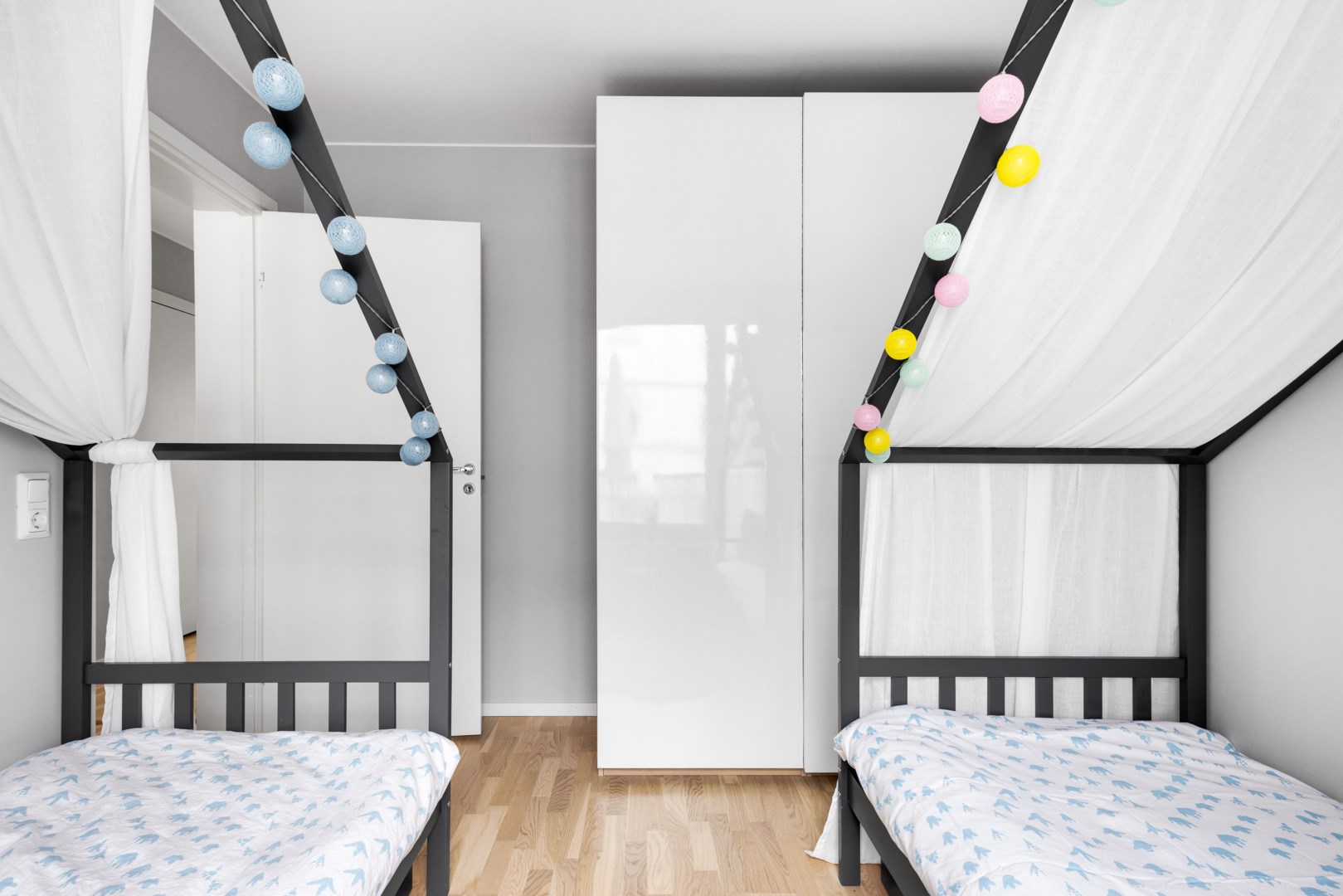 Bostadsbild från Svärdsliljegatan 4, Såld i Salabacke, Uppsala