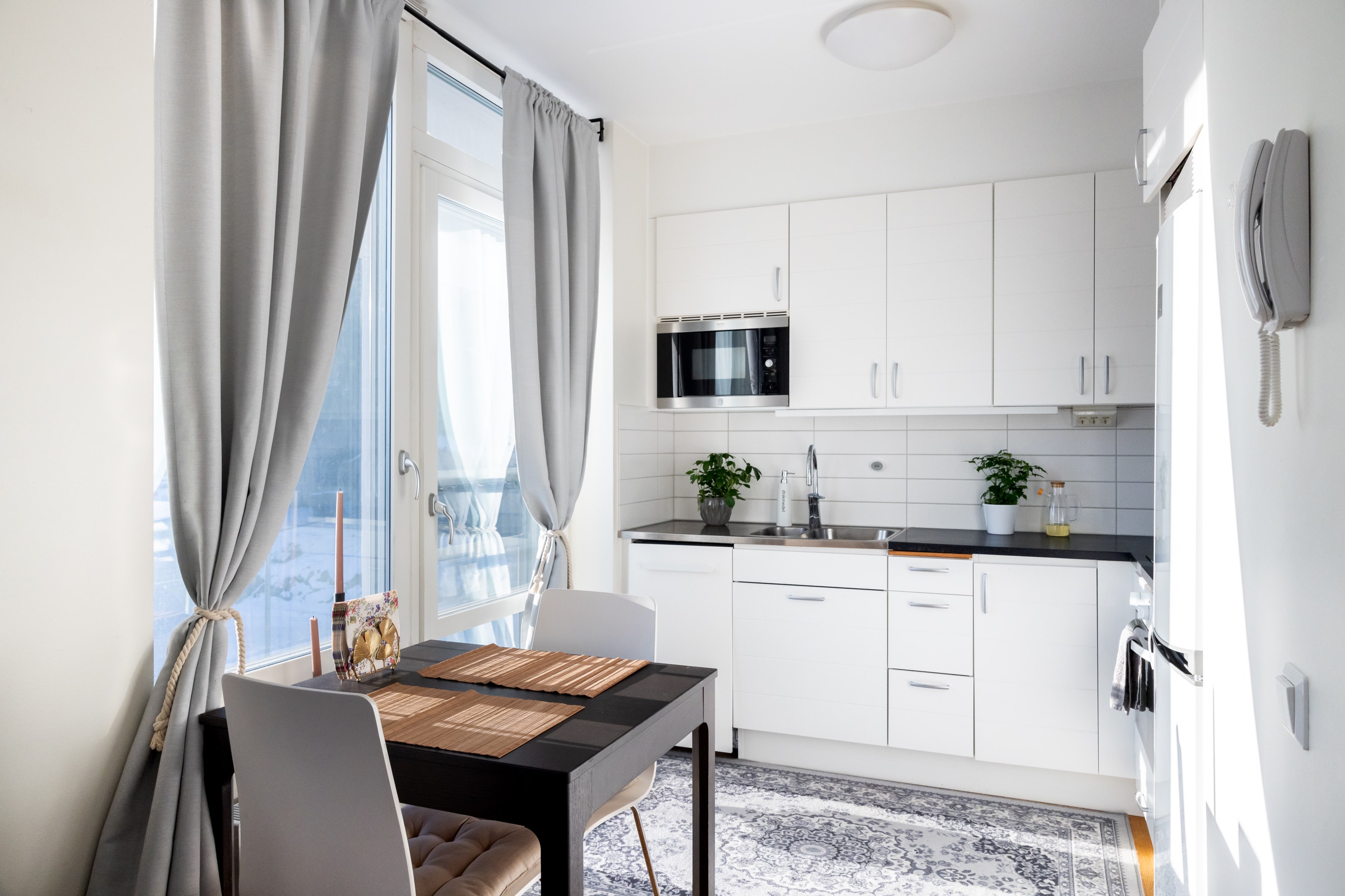 Rymligt kök med fransk balkong