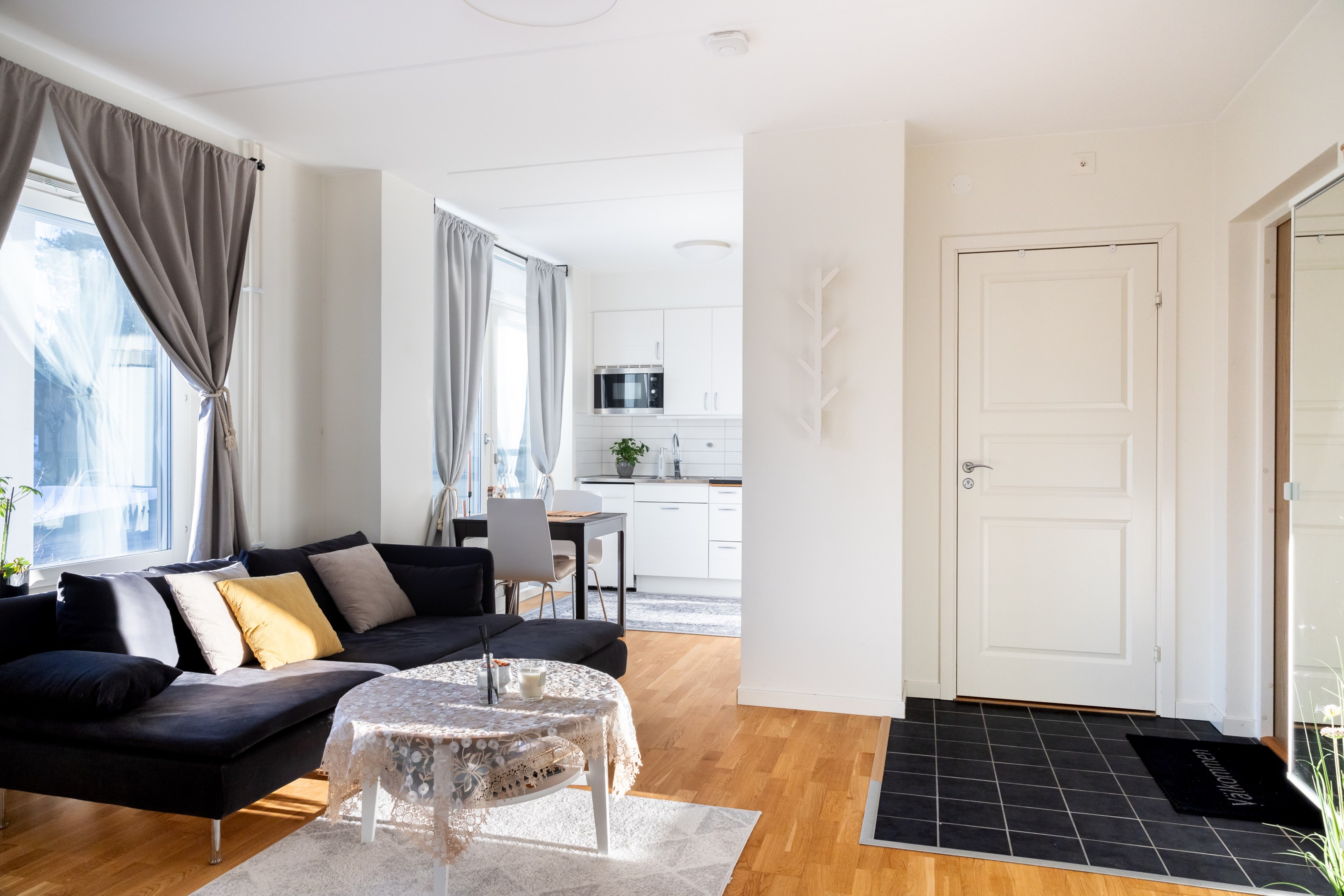 Entréhall med praktisk klinkergolv